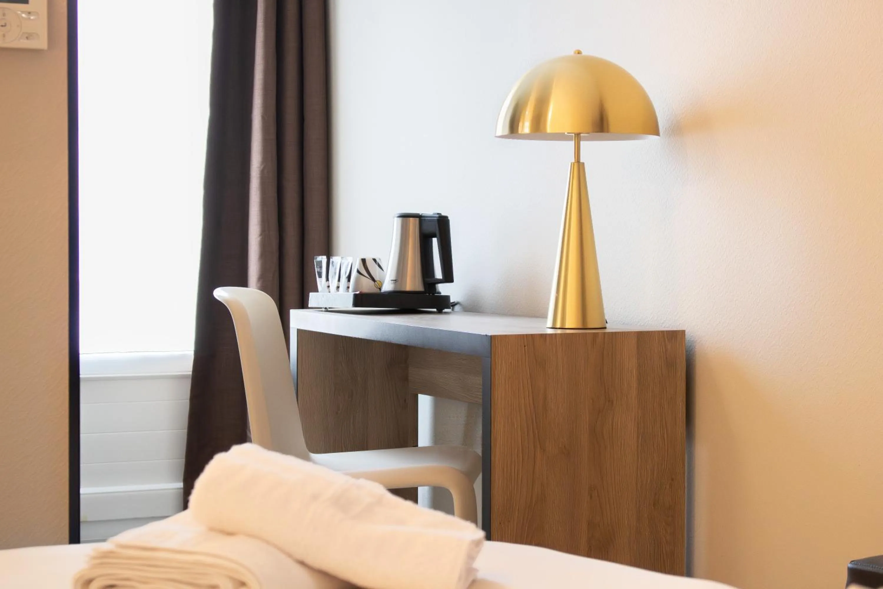 Bedroom, Bed in Brit Hotel Avignon Sud Le Calendal