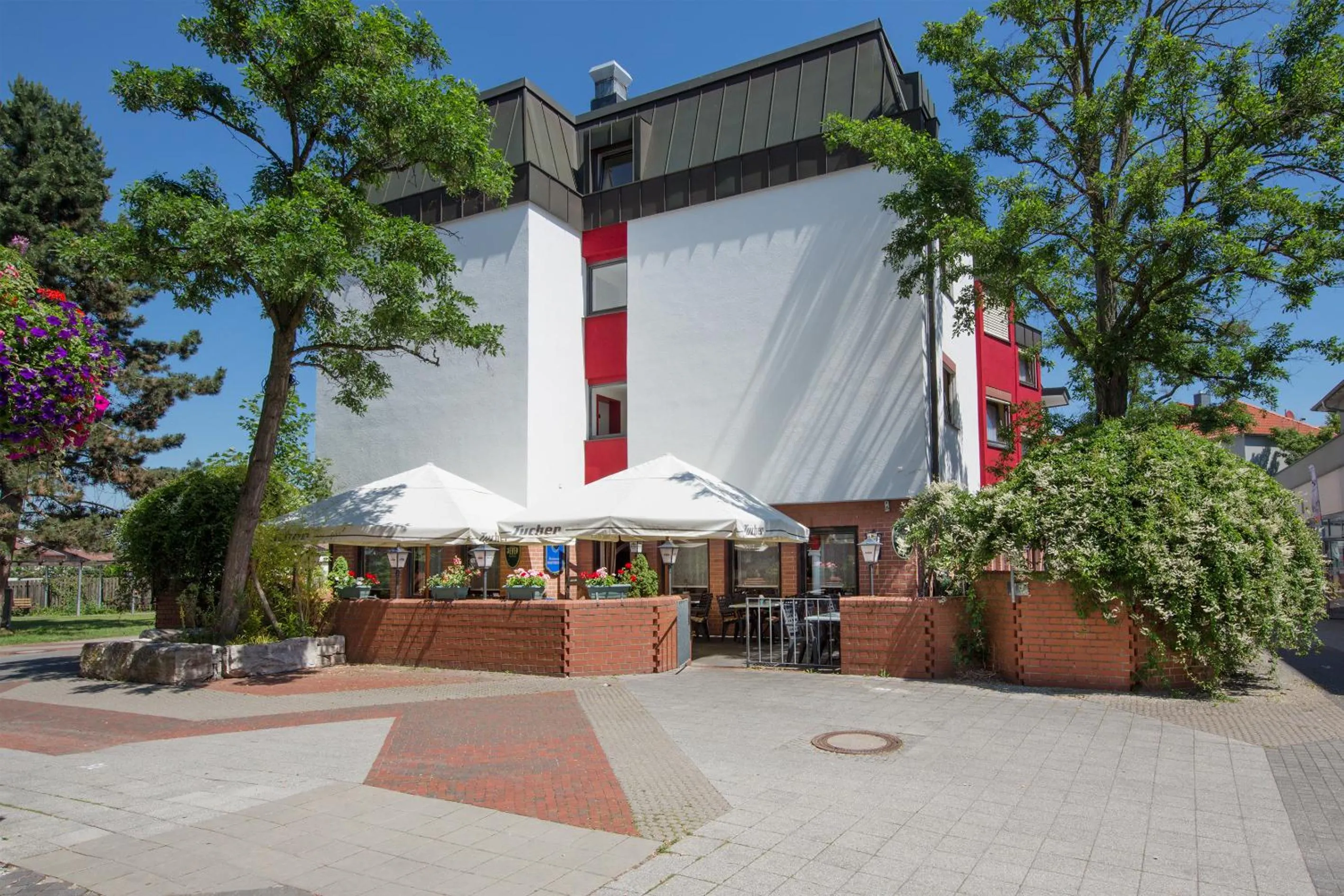 Restaurant/places to eat in Montana Hotel