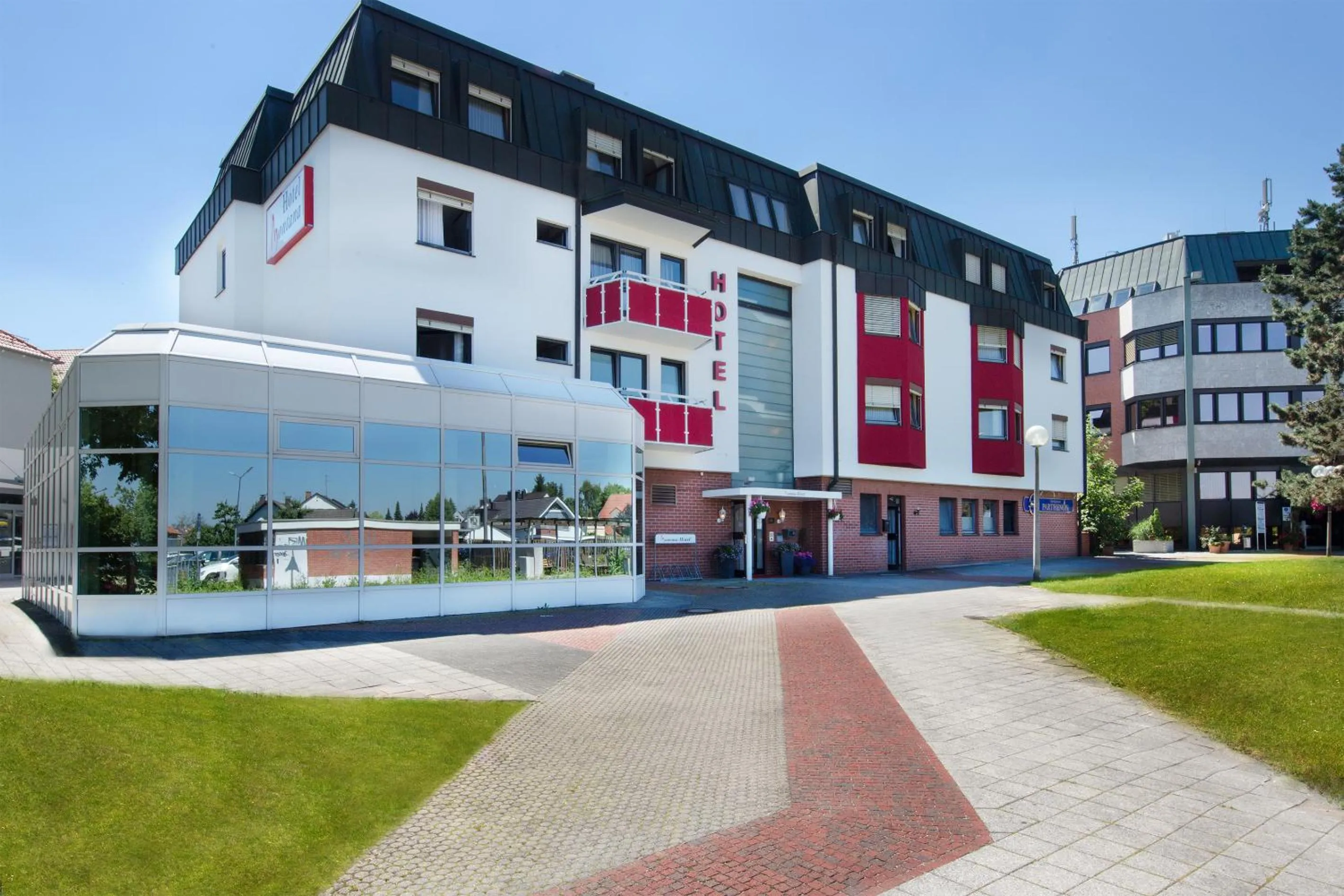 Facade/entrance in Montana Hotel