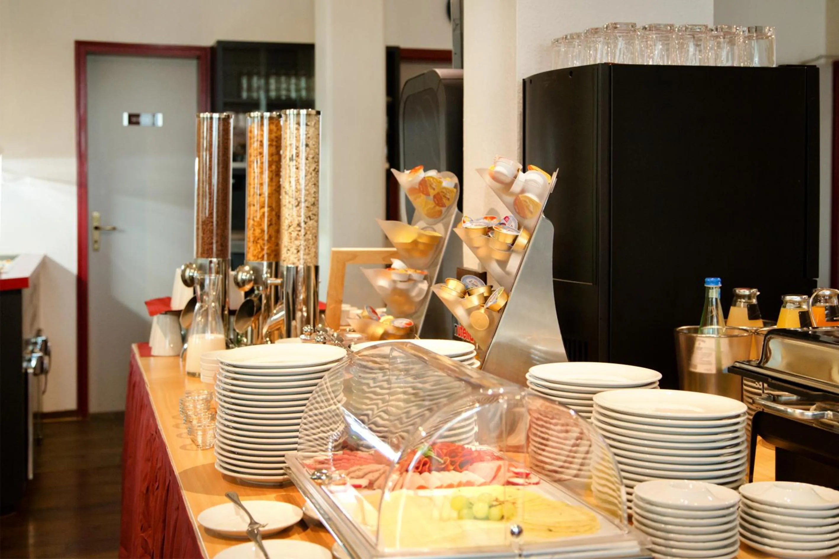 Buffet breakfast in Montana Hotel