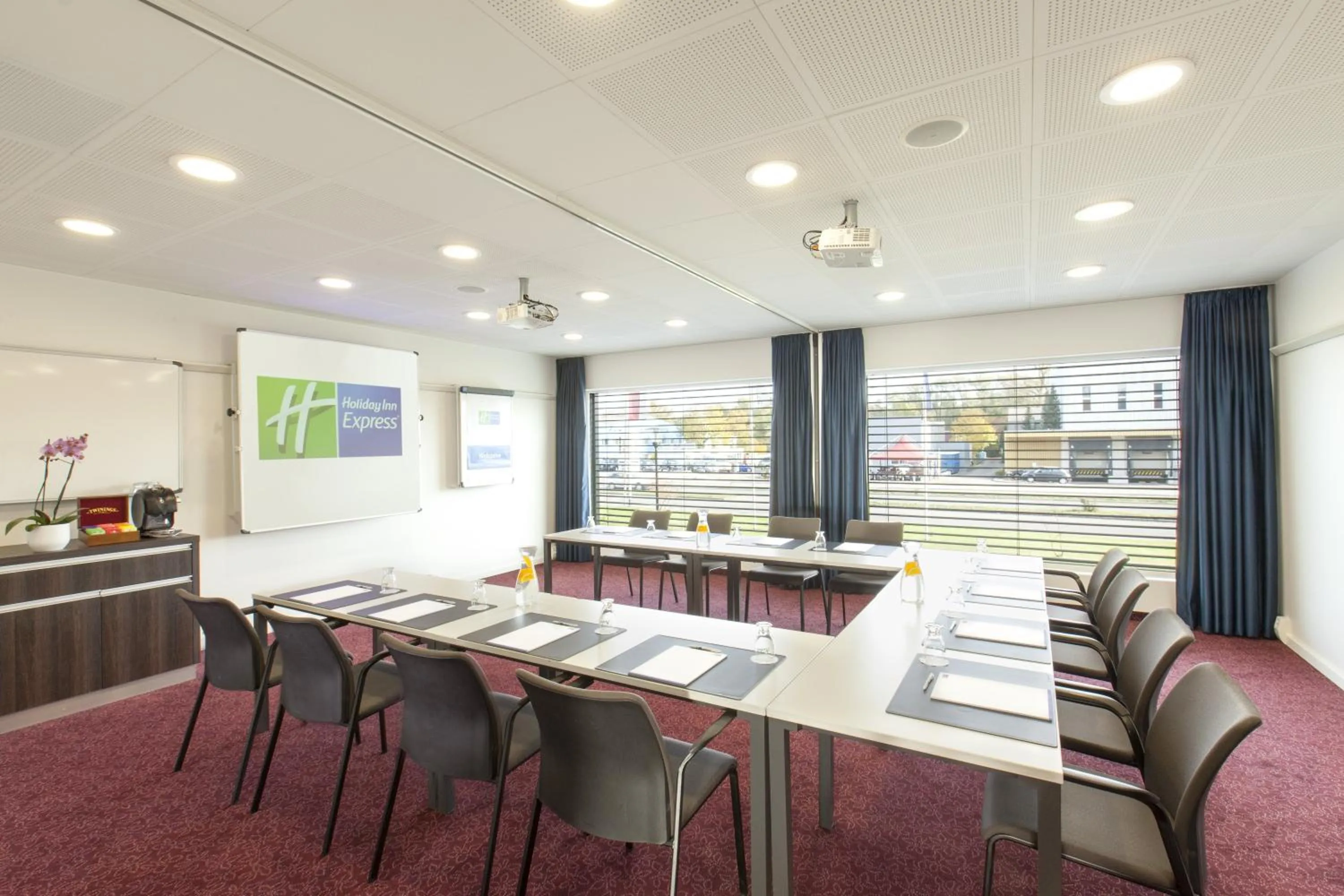 Meeting/conference room in Holiday Inn Express Zürich Airport by IHG