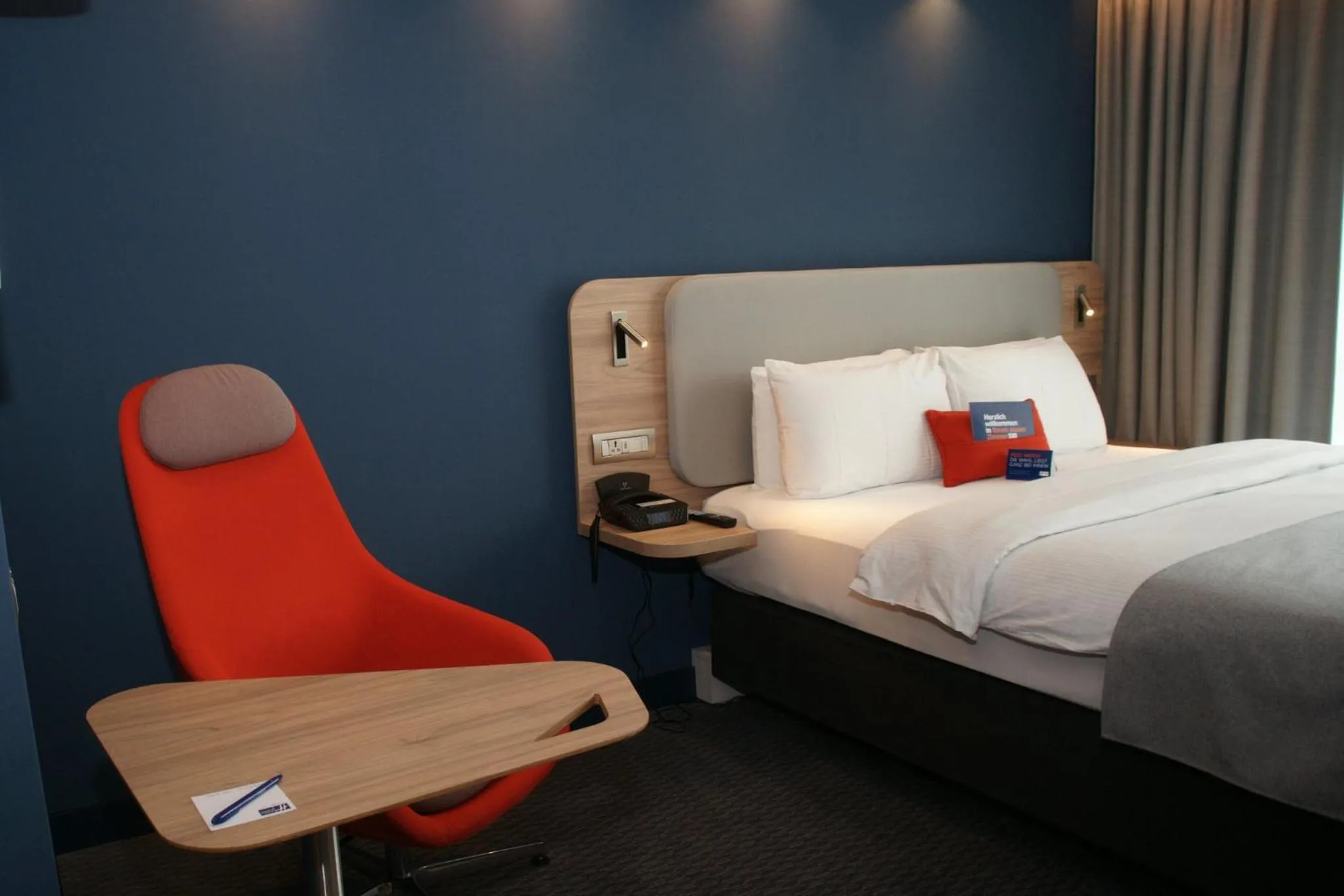 Photo of the whole room, Bed in Holiday Inn Express Zürich Airport by IHG