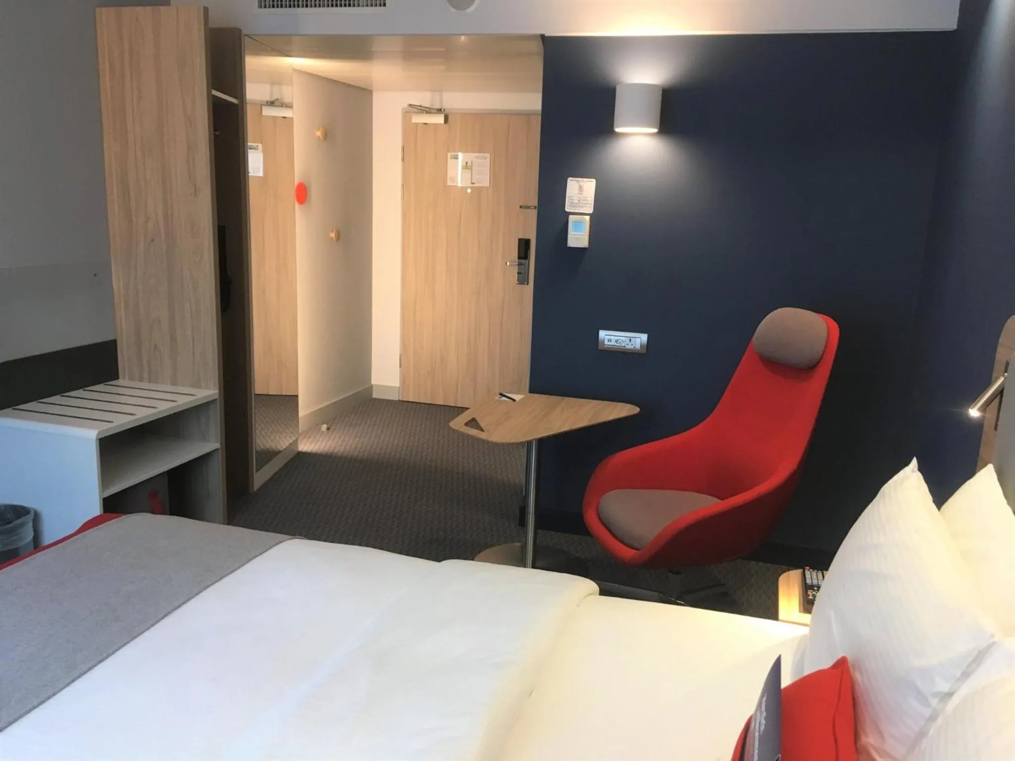 Photo of the whole room, Bed in Holiday Inn Express Zürich Airport by IHG