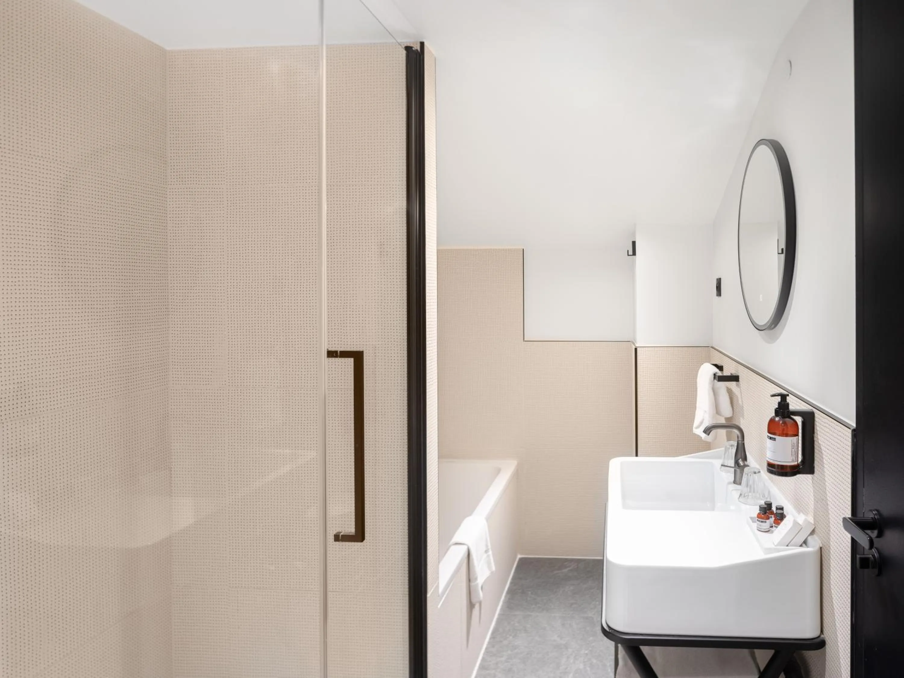 Bathroom in Maisons du Monde Hôtel & Suites - La Rochelle Vieux Port