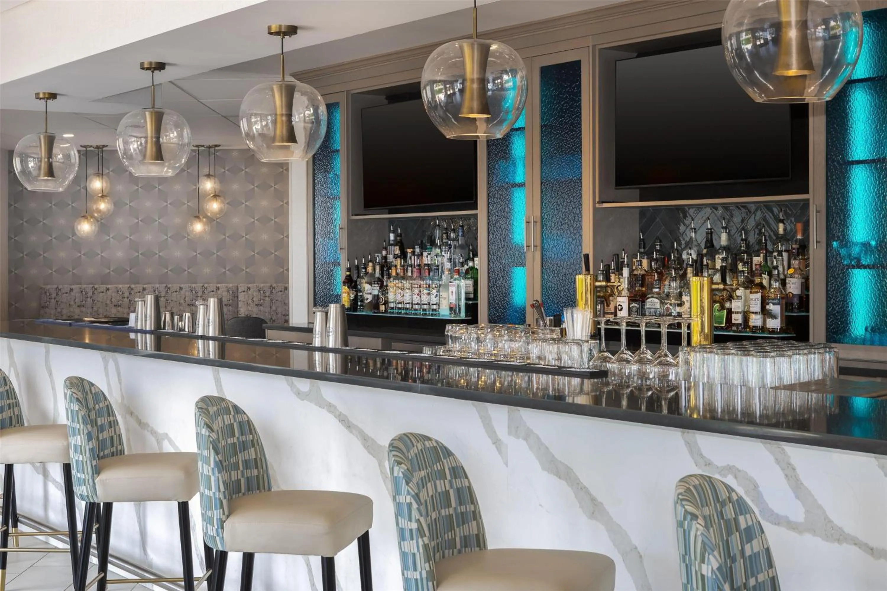 Lounge or bar in Doubletree By Hilton Wilmington, Nc