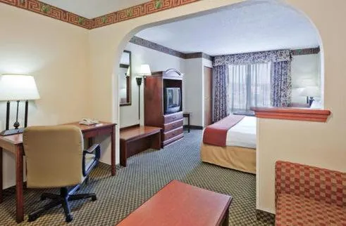 Bed in Holiday Inn Express Hotel & Suites Forest by IHG