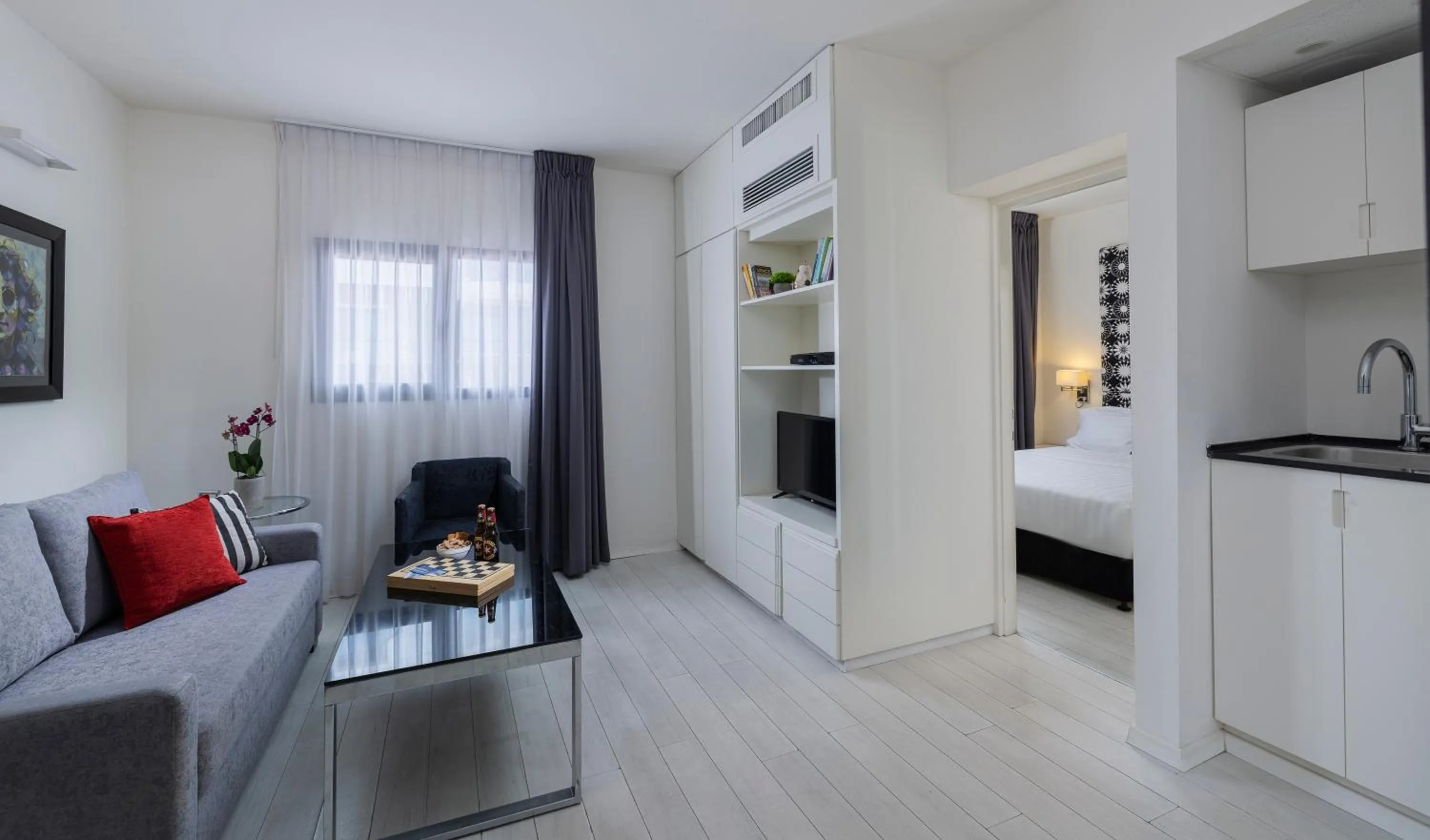 TV and multimedia in Best Western Regency Suites