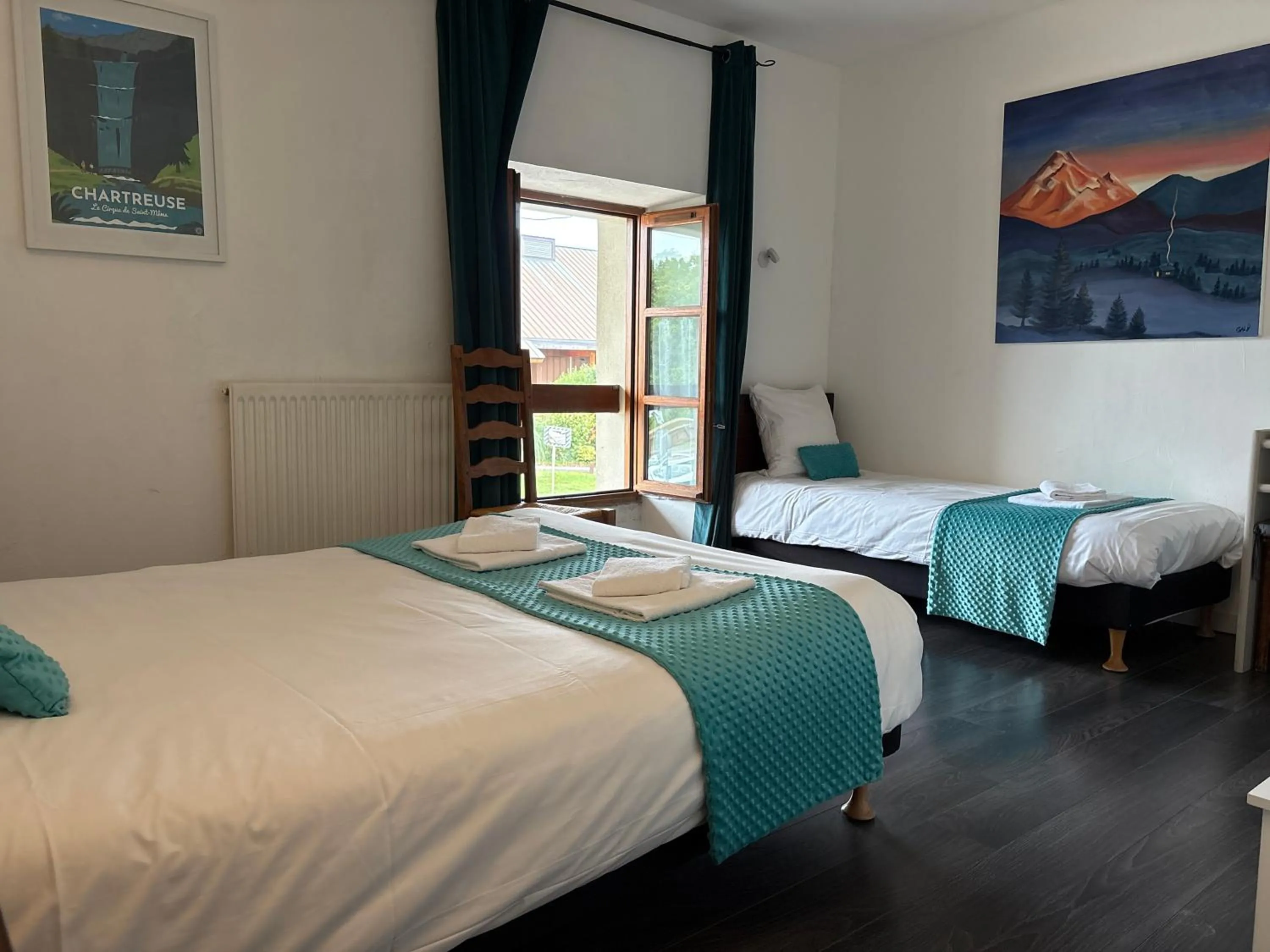 Photo of the whole room, Bed in Le Saint Vincent