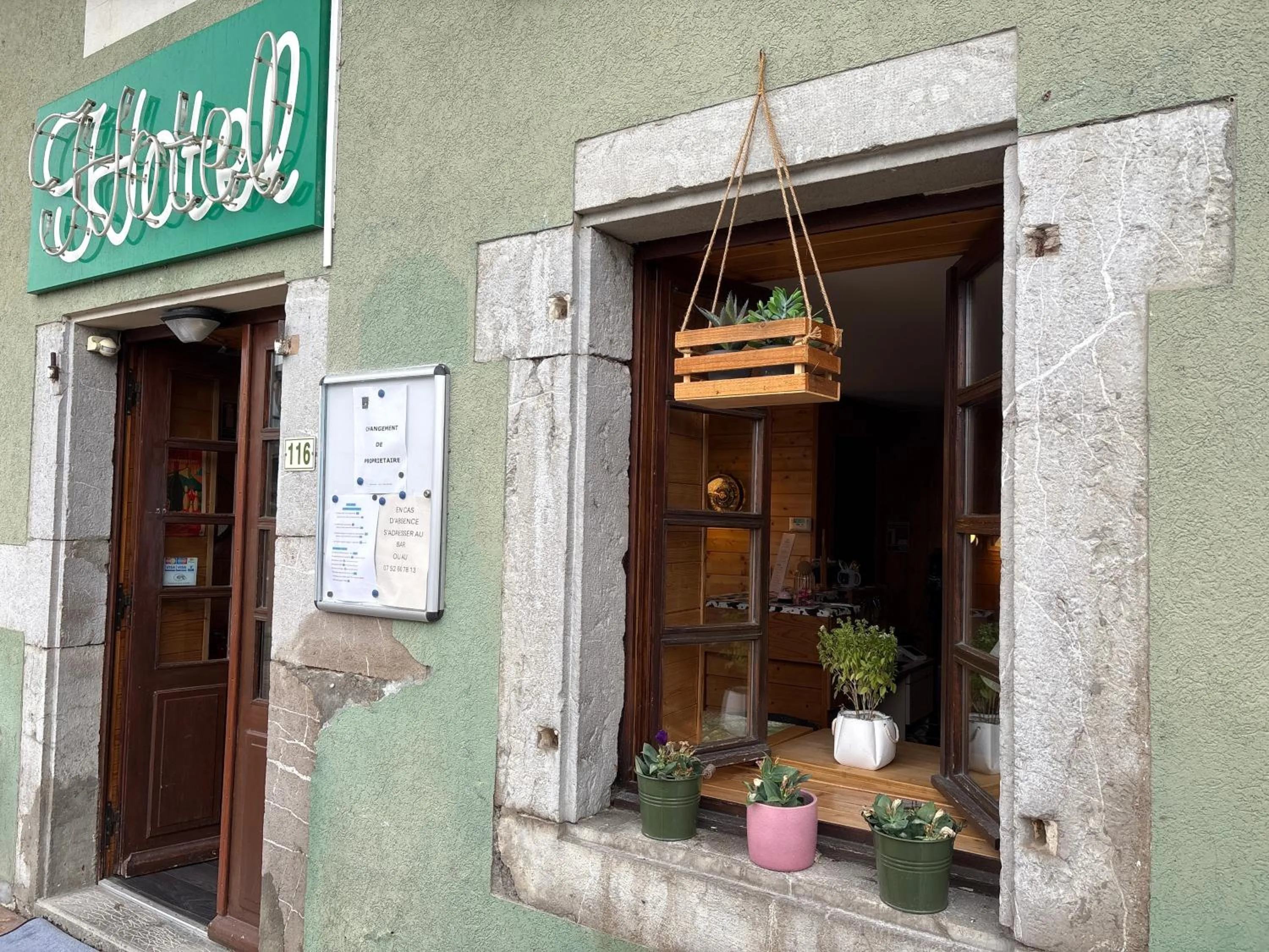 Facade/entrance in Le Saint Vincent