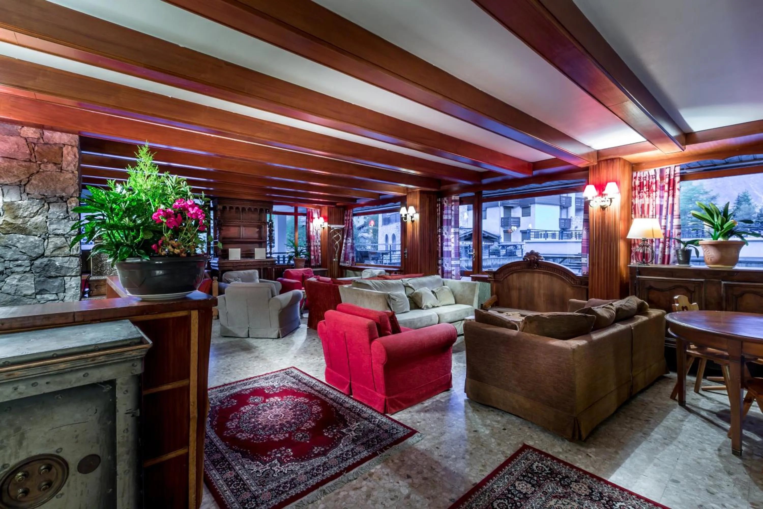 Communal lounge/ TV room in Les Crêtes Blanches