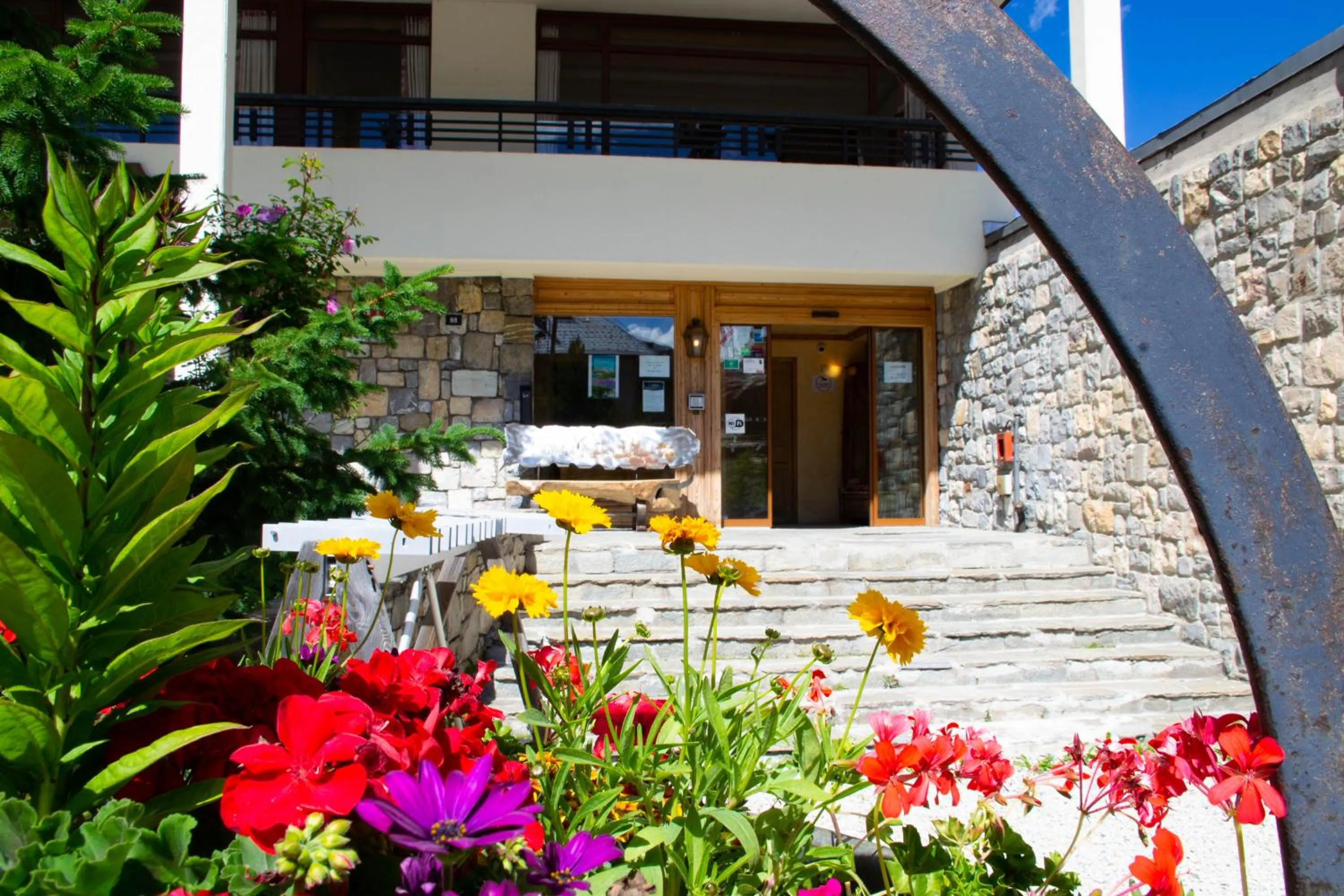 Facade/entrance in Les Crêtes Blanches