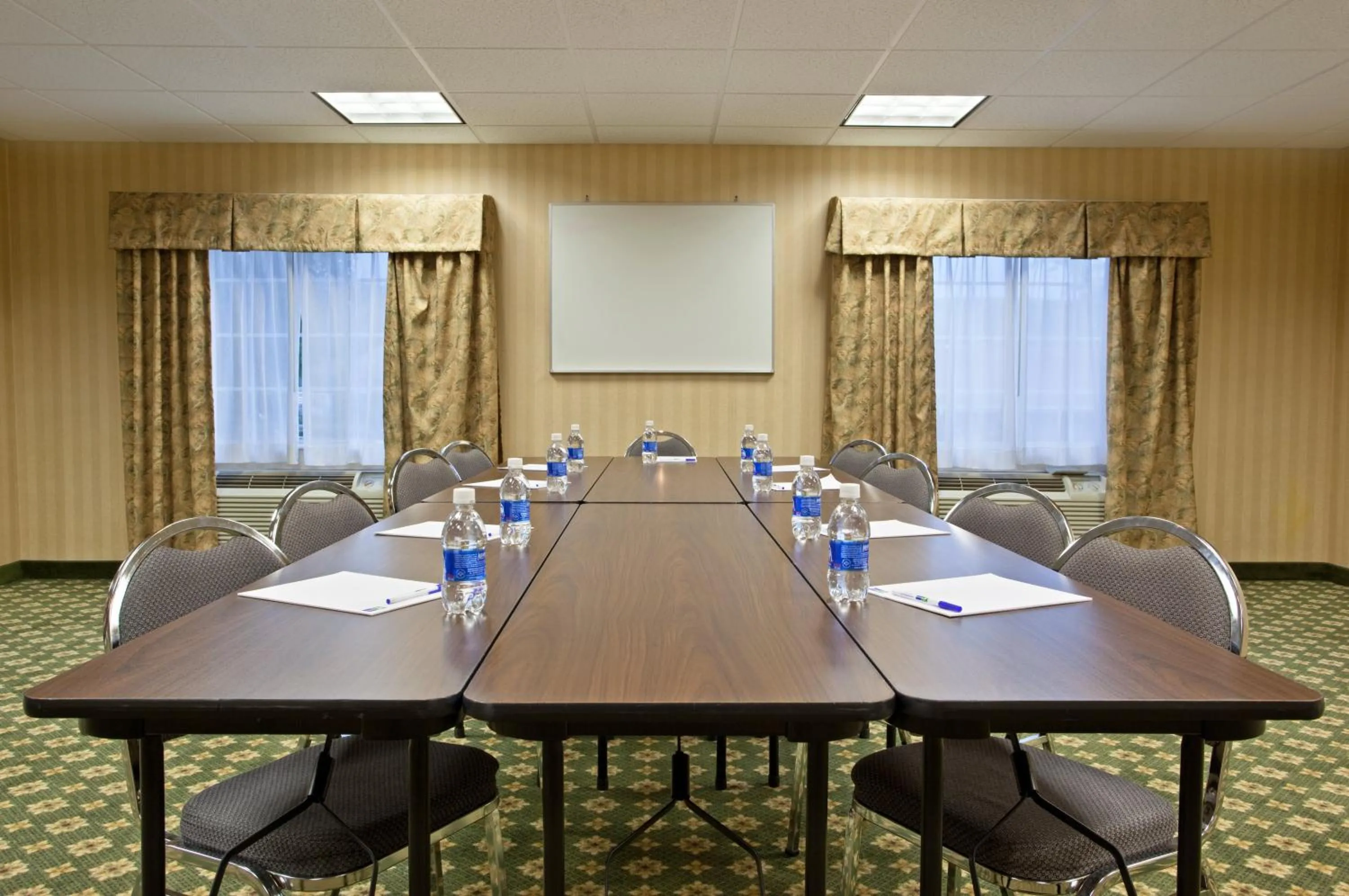 Meeting/conference room in Holiday Inn Express Mount Pleasant- Scottdale by IHG