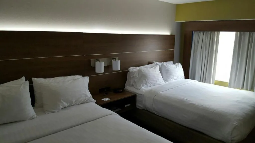 Bed in Holiday Inn Express Mount Pleasant- Scottdale by IHG