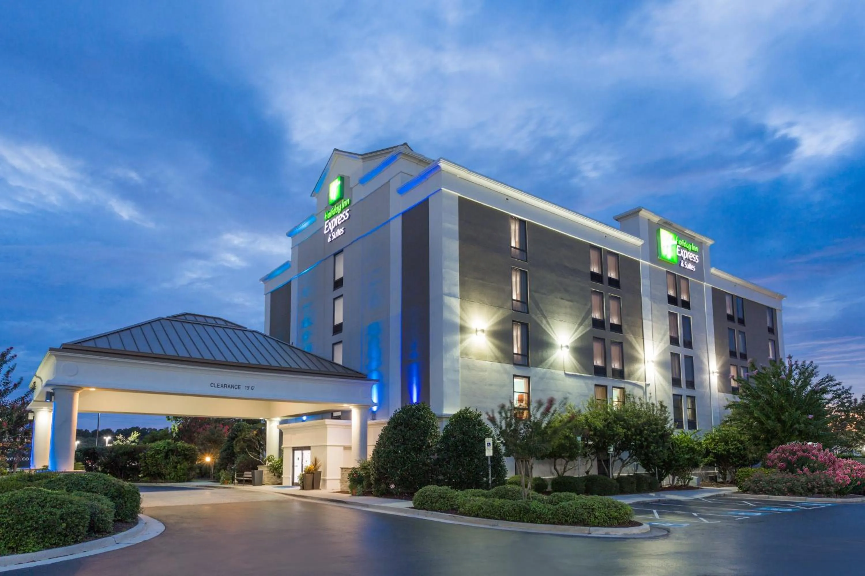 Property building in Holiday Inn Express & Suites Wilmington-University Center by IHG