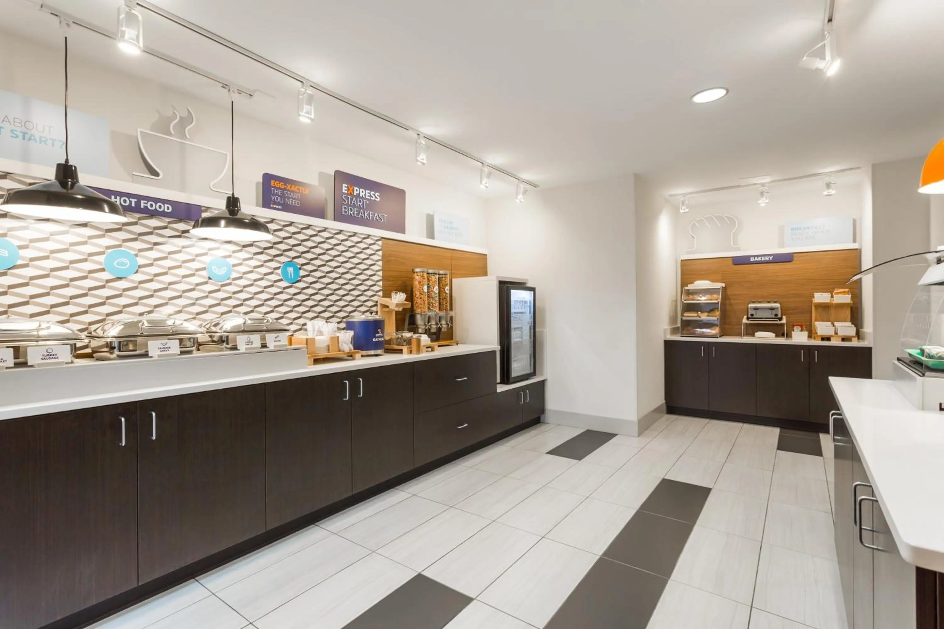 Breakfast in Holiday Inn Express & Suites Wilmington-University Center by IHG