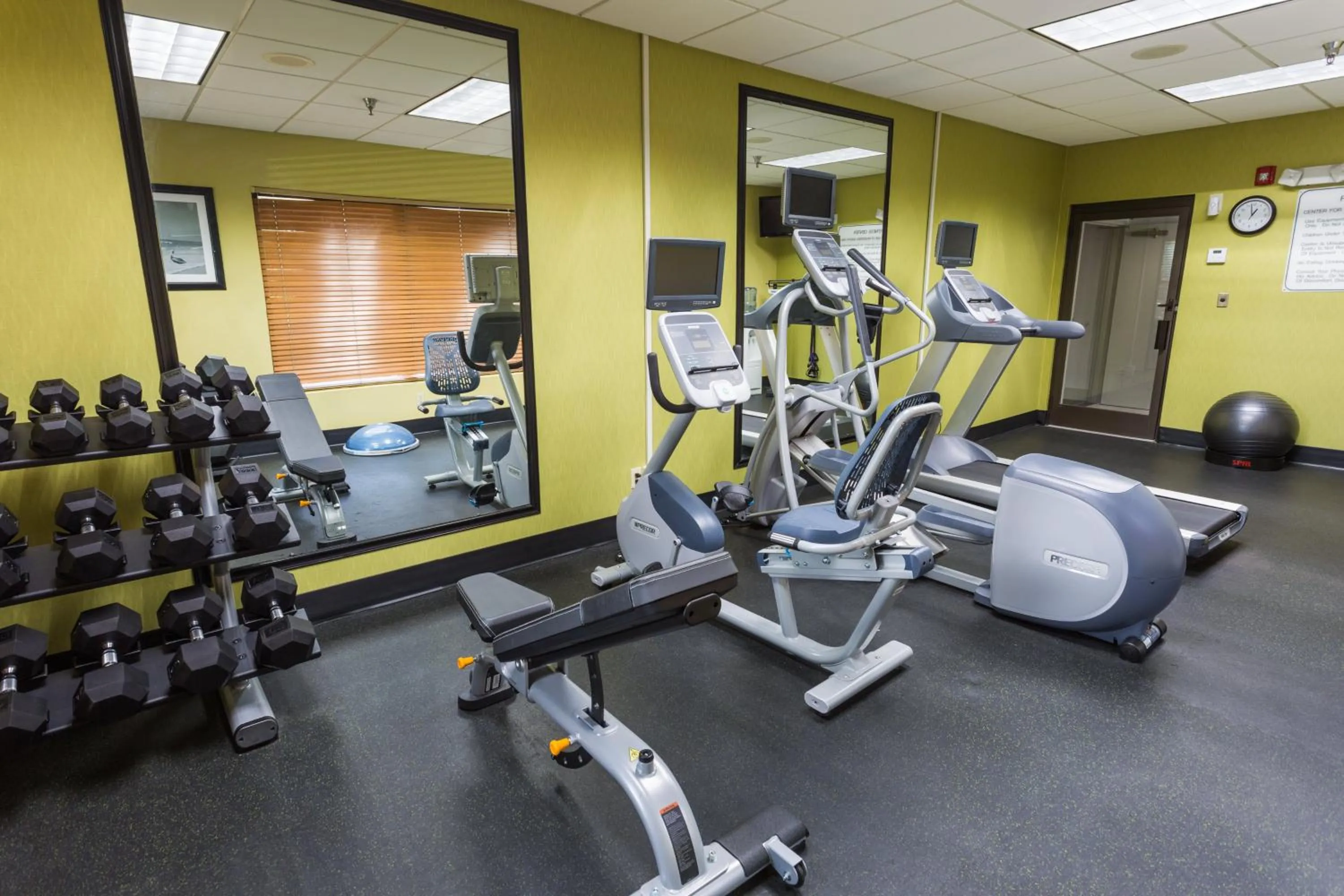 Fitness centre/facilities in Holiday Inn Express & Suites Wilmington-University Center by IHG