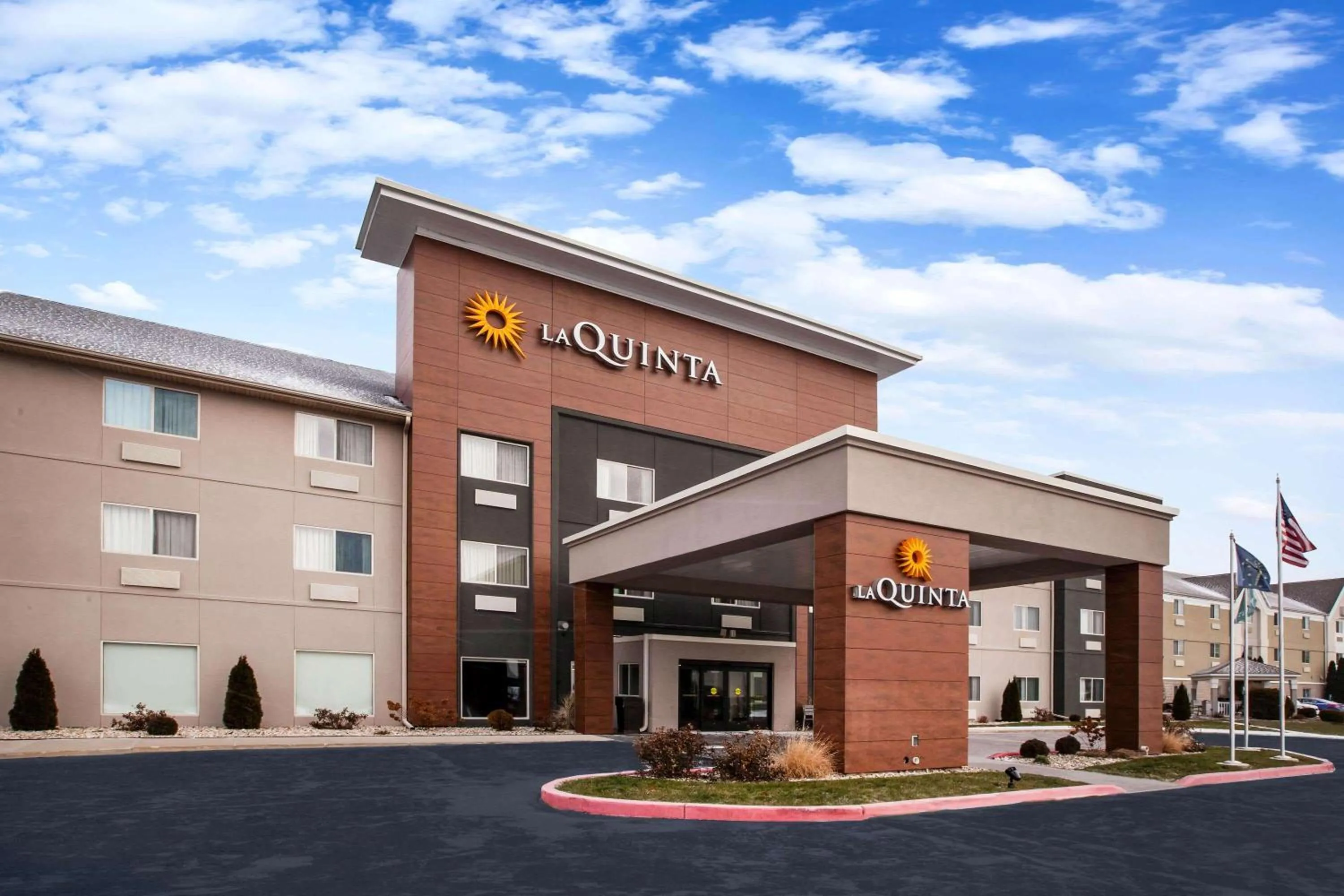 Property building in La Quinta Inn and Suites by Wyndham Elkhart