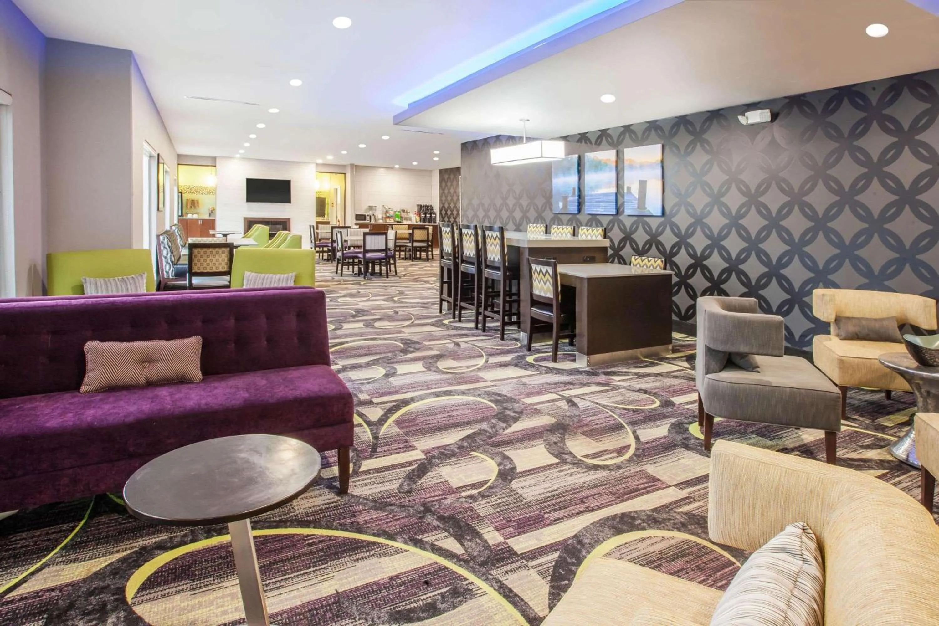 Lobby or reception in La Quinta Inn and Suites by Wyndham Elkhart