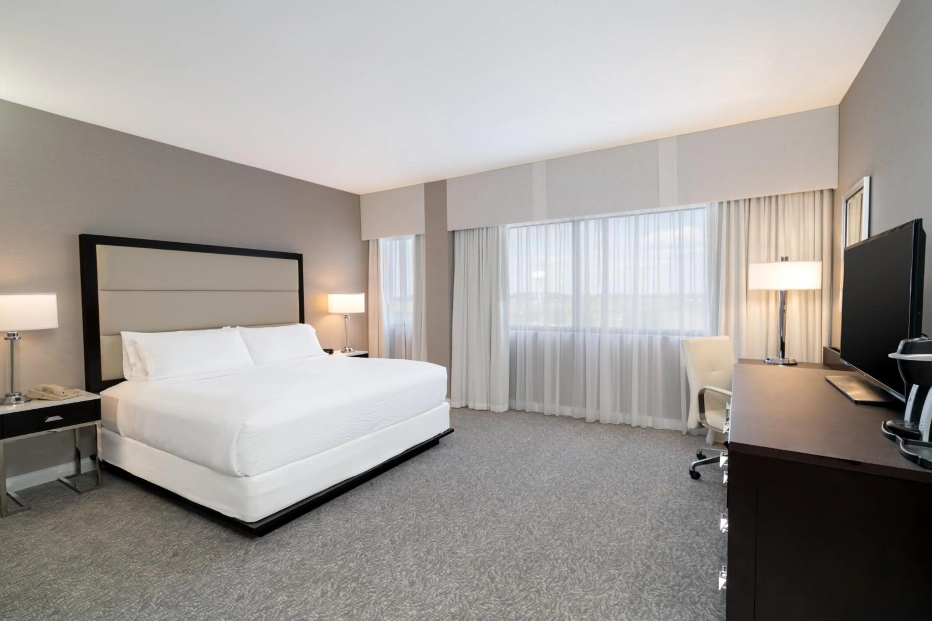 Photo of the whole room, Bed in Holiday Inn Wilmington by IHG