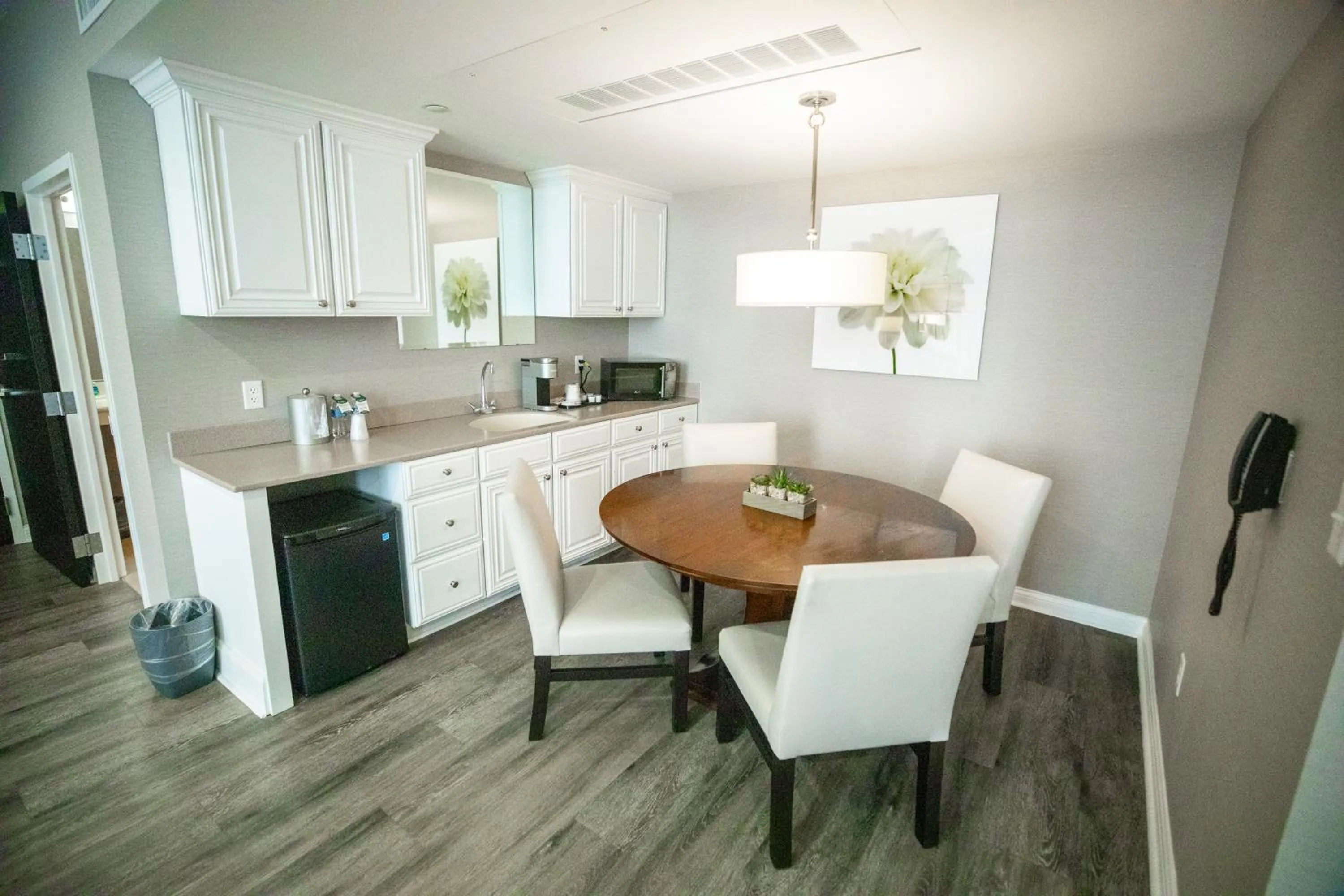 Dining area in Holiday Inn Wilmington by IHG