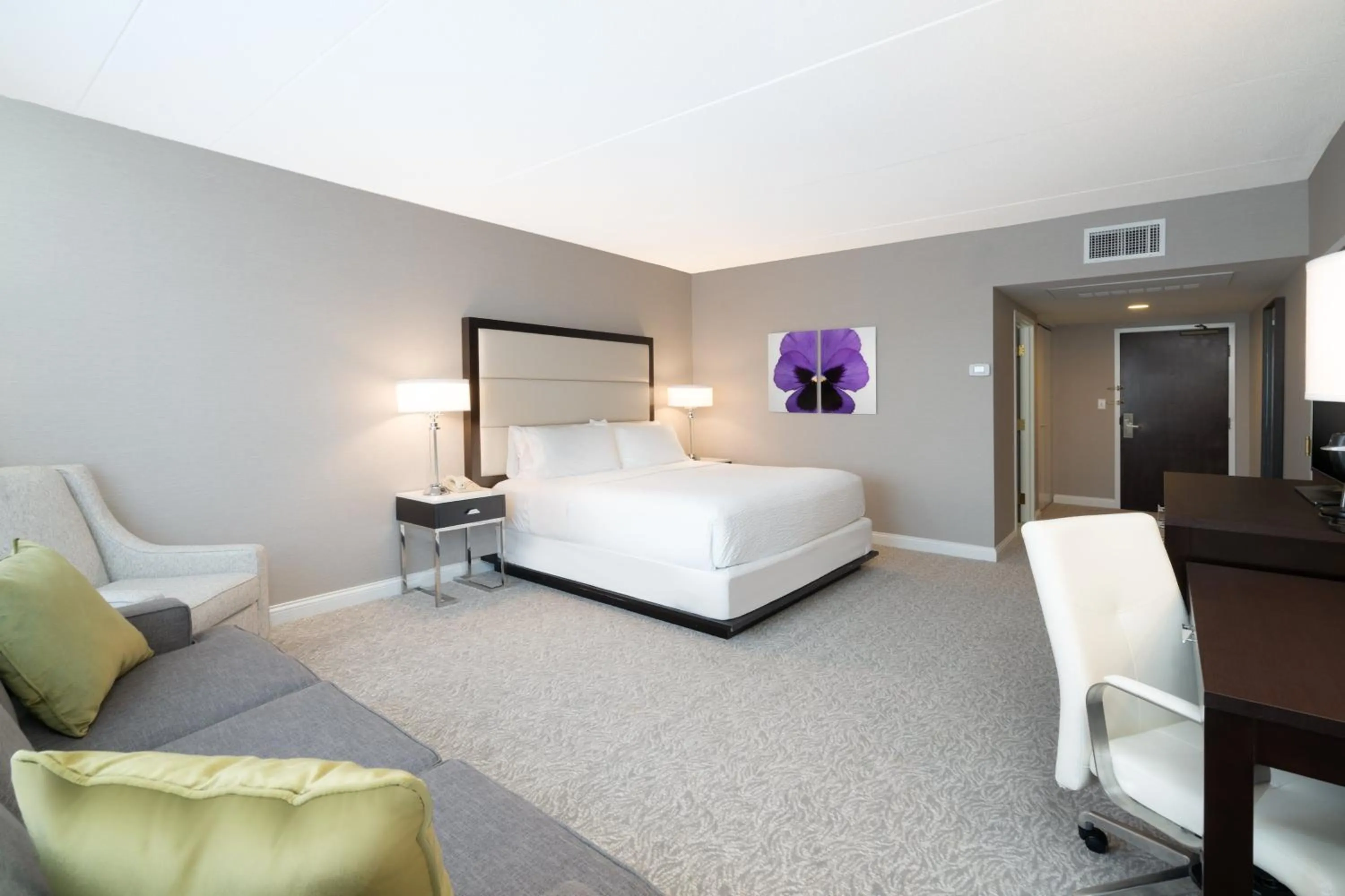 Photo of the whole room, Bed in Holiday Inn Wilmington by IHG