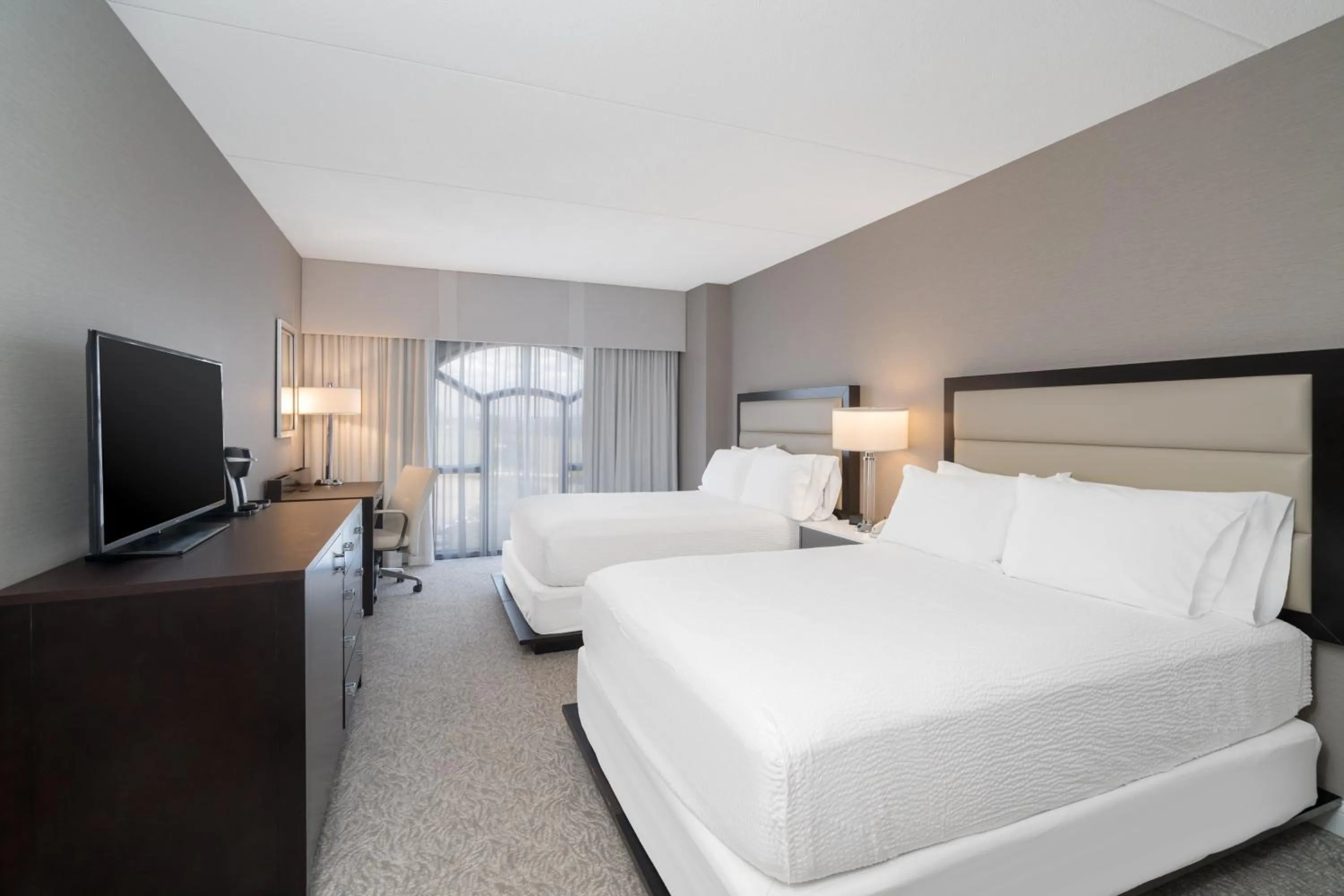 Photo of the whole room, Bed in Holiday Inn Wilmington by IHG