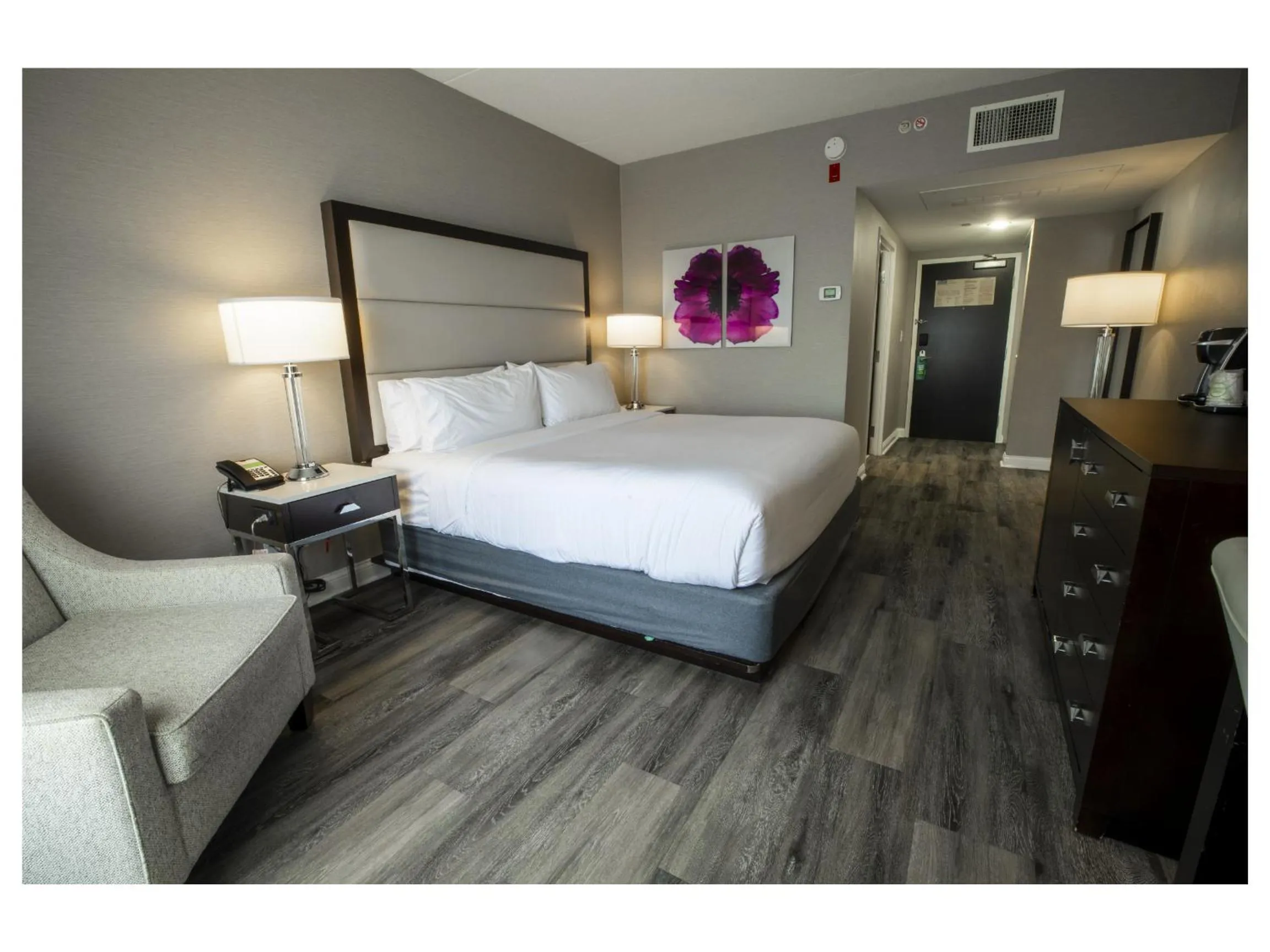 Bed in Holiday Inn Wilmington by IHG