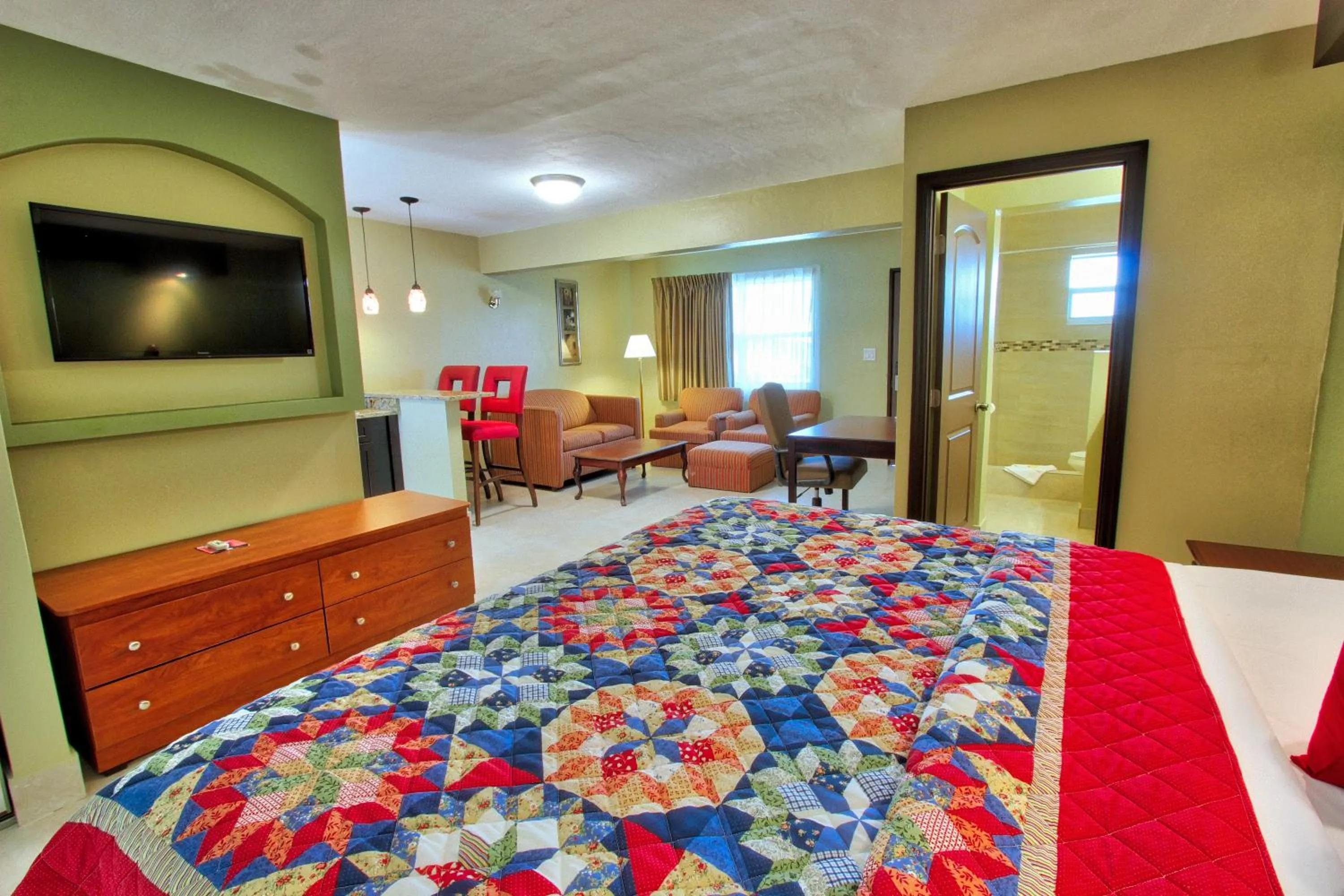 Bedroom, Bed in Oceans Beach Resort & Suites