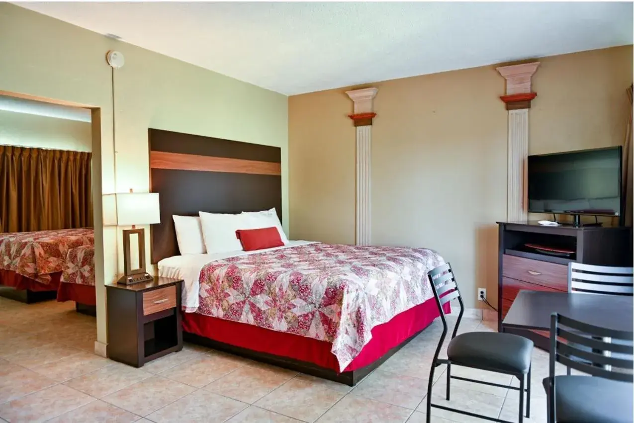 Family Suite - Poolside/Non-Smoking in Oceans Beach Resort & Suites Family Suite - Poolside/Non-Smoking in Oceans Beach Resort & Suites