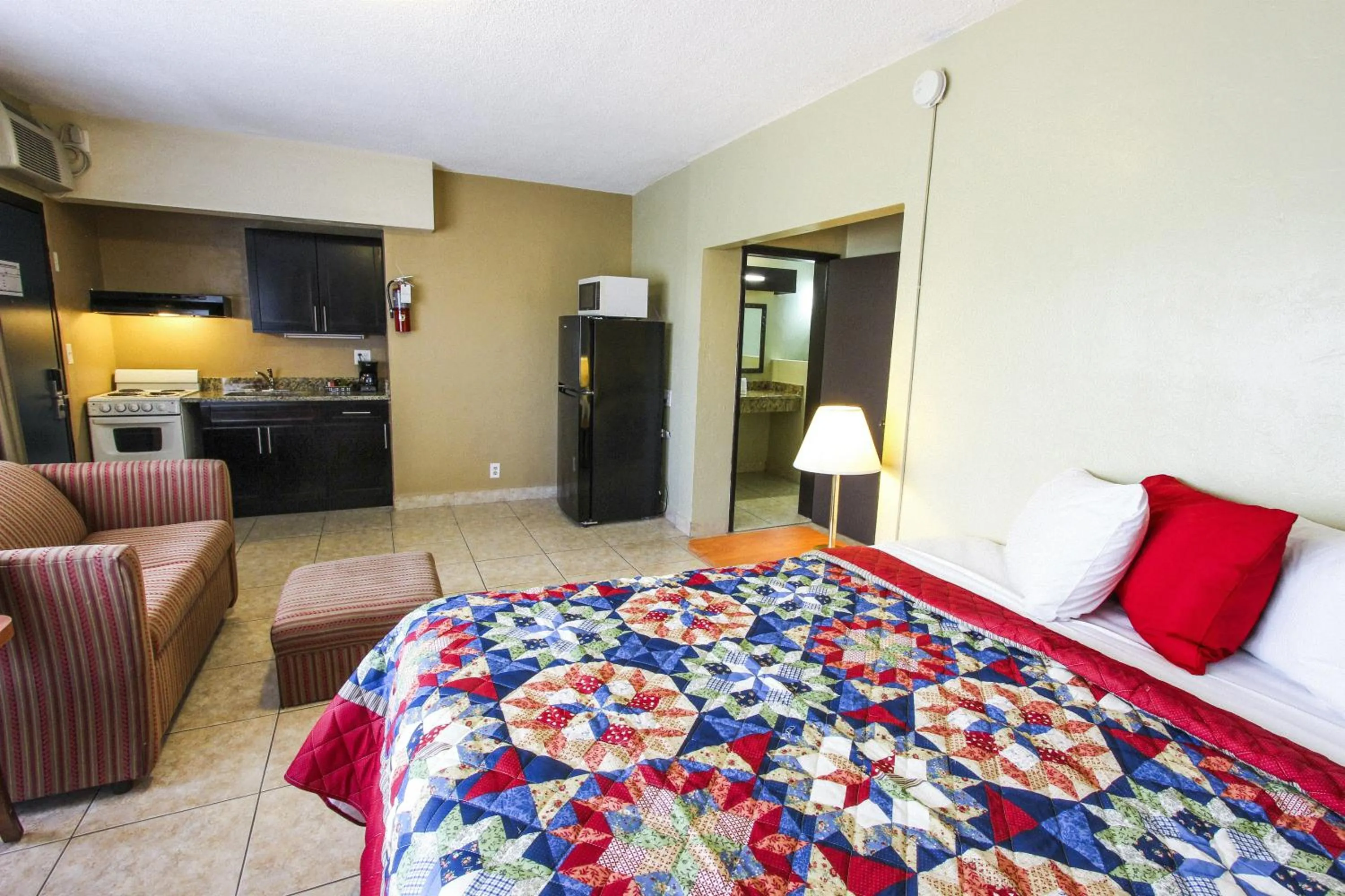 Bedroom, Bed in Oceans Beach Resort & Suites