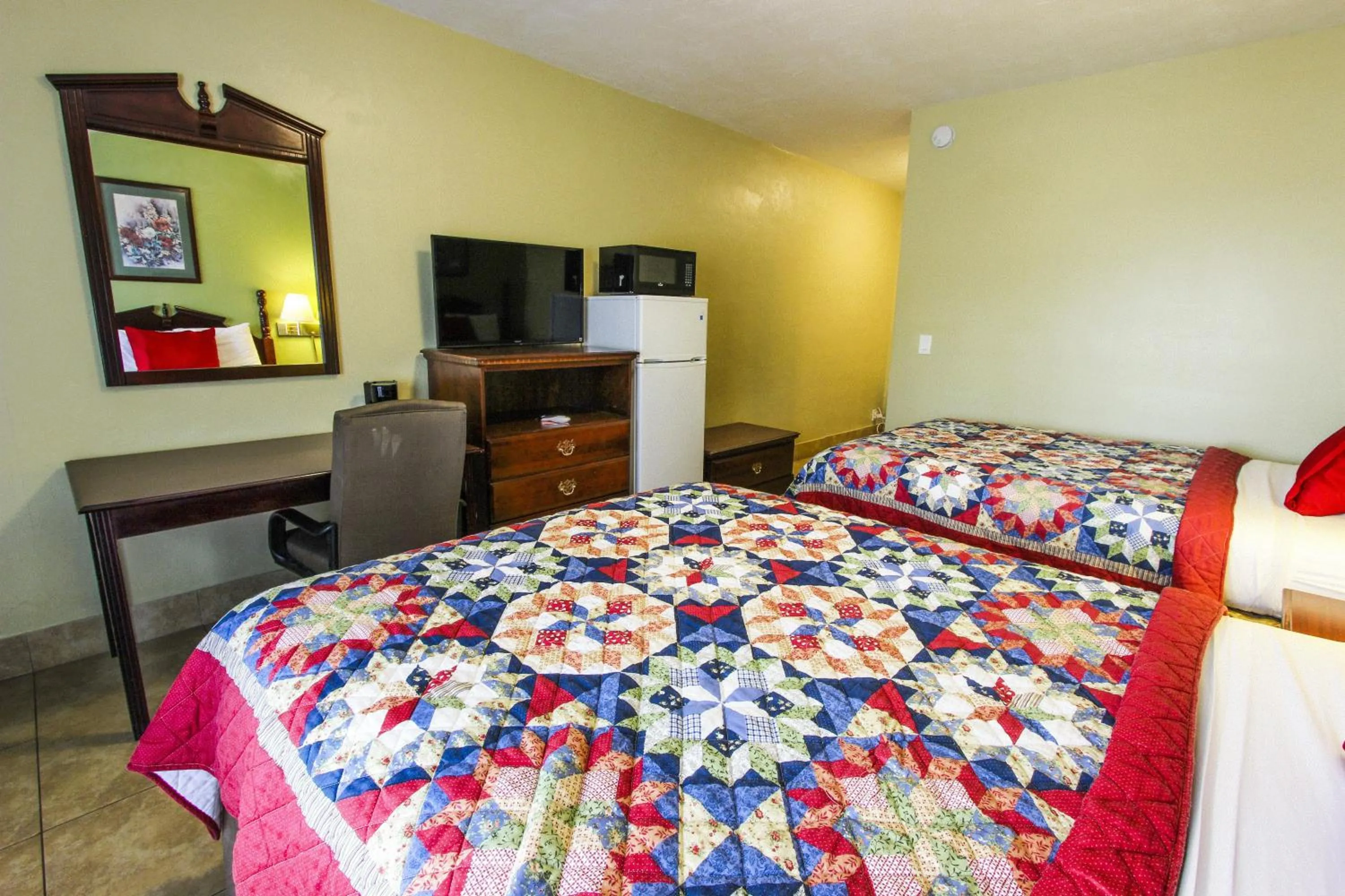 Bedroom, Bed in Oceans Beach Resort & Suites