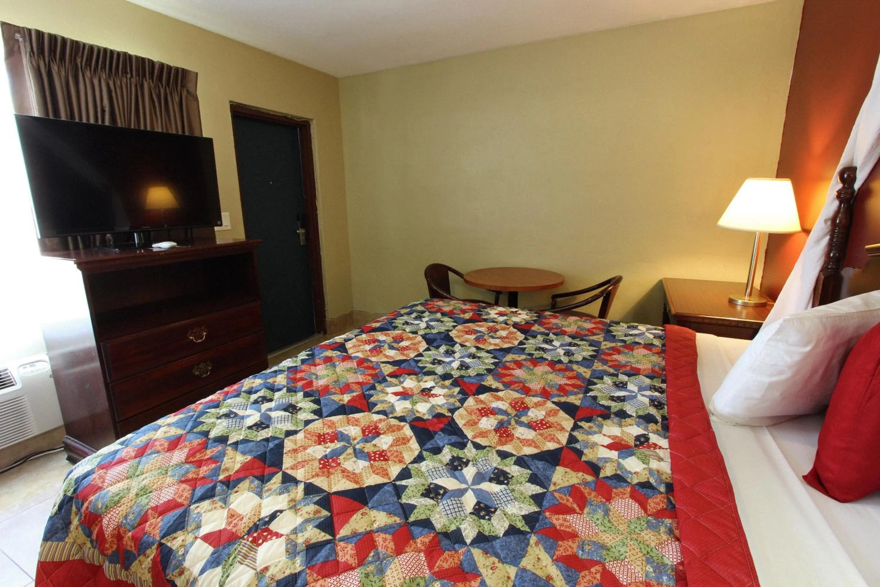 Bedroom, Bed in Oceans Beach Resort & Suites