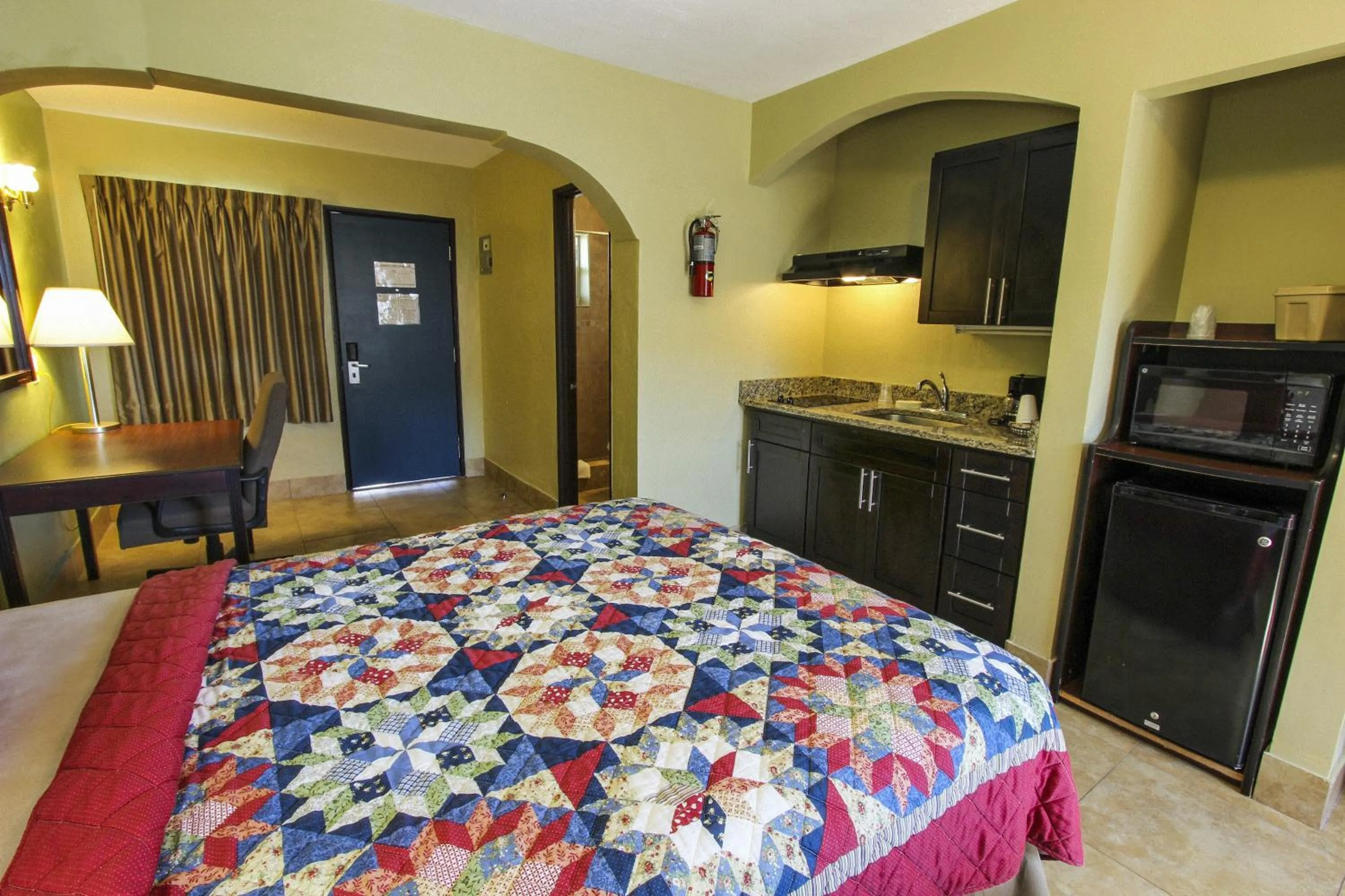 Bedroom, Bed in Oceans Beach Resort & Suites