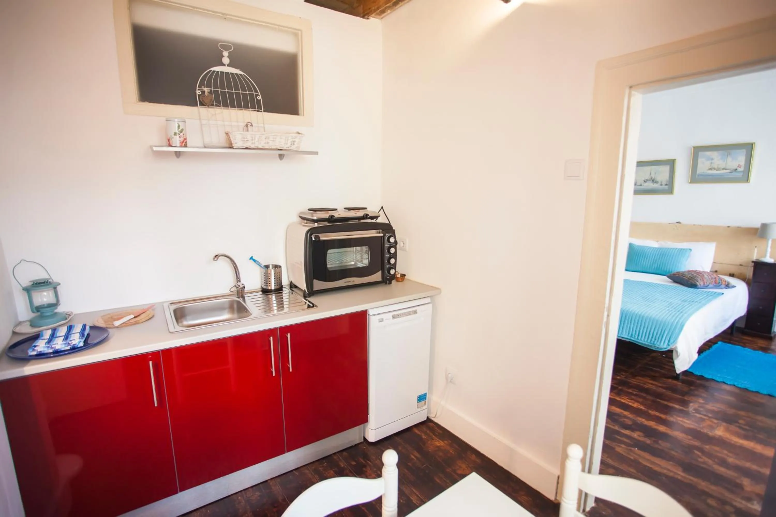 Kitchen or kitchenette, Bed in Lisbon Inn Bica Suites