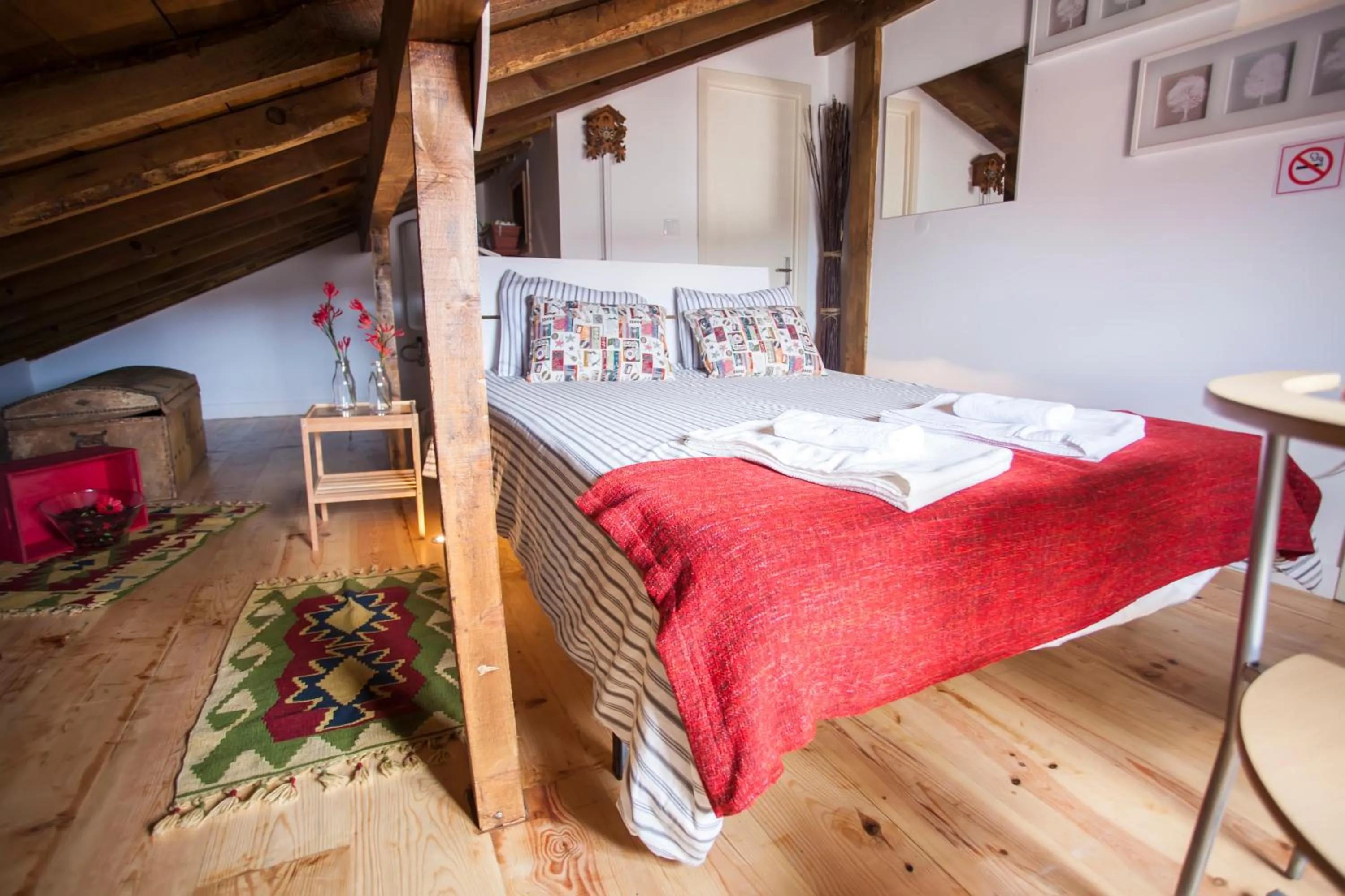 Photo of the whole room, Bed in Lisbon Inn Bica Suites