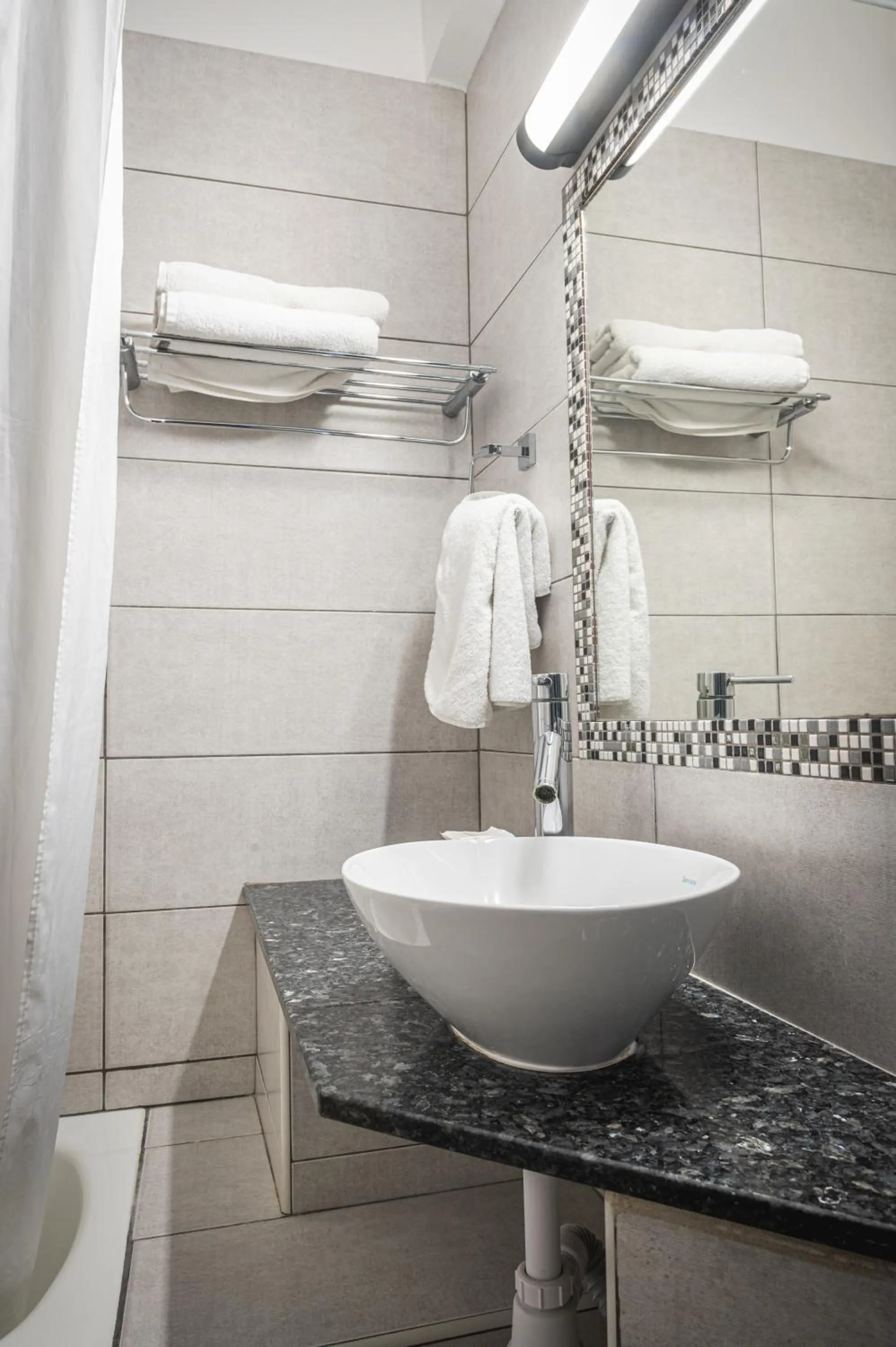 Shower in Kefalos Damon Hotel Apartments