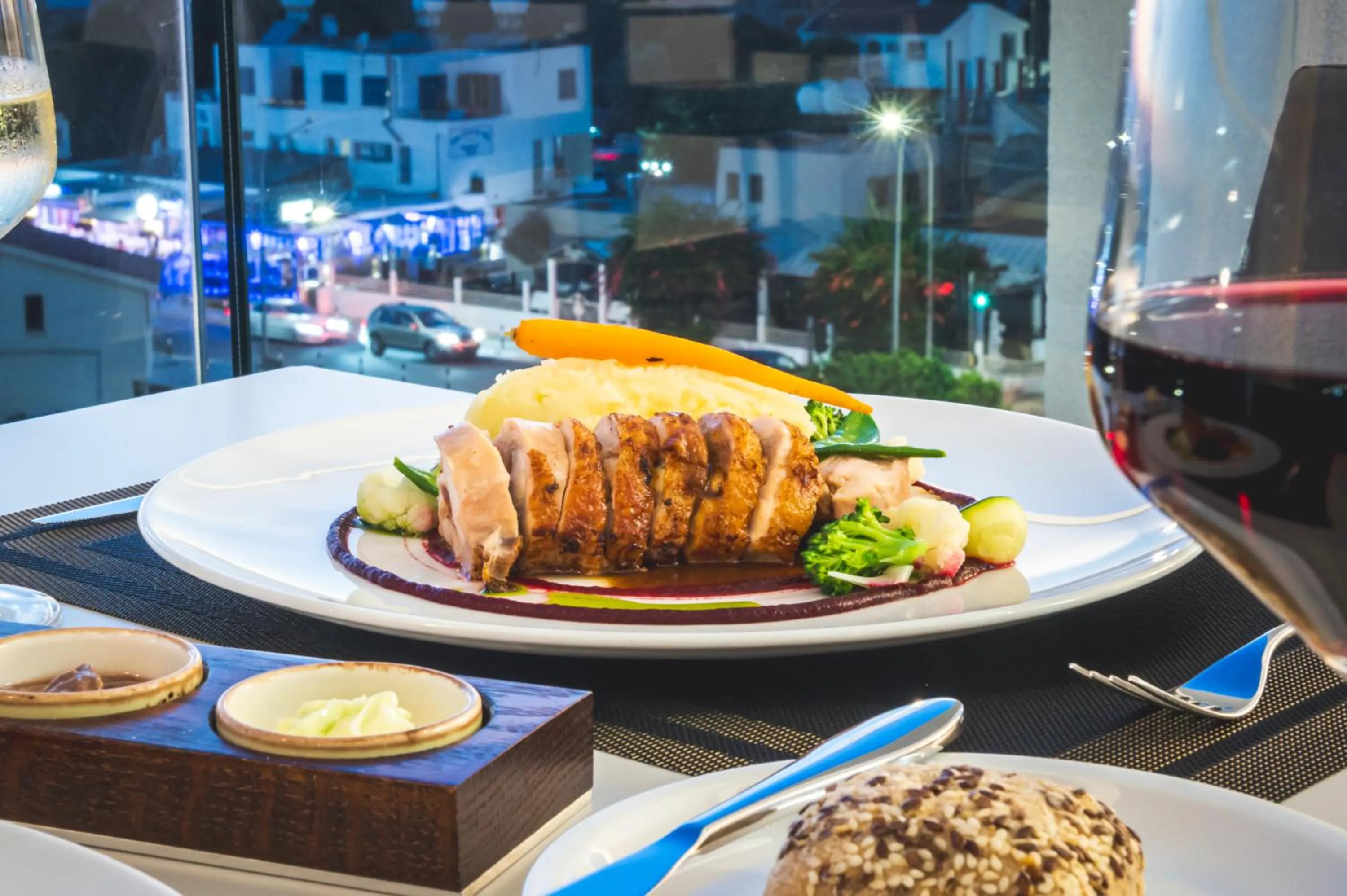 Restaurant/places to eat in Kefalos Damon Hotel Apartments