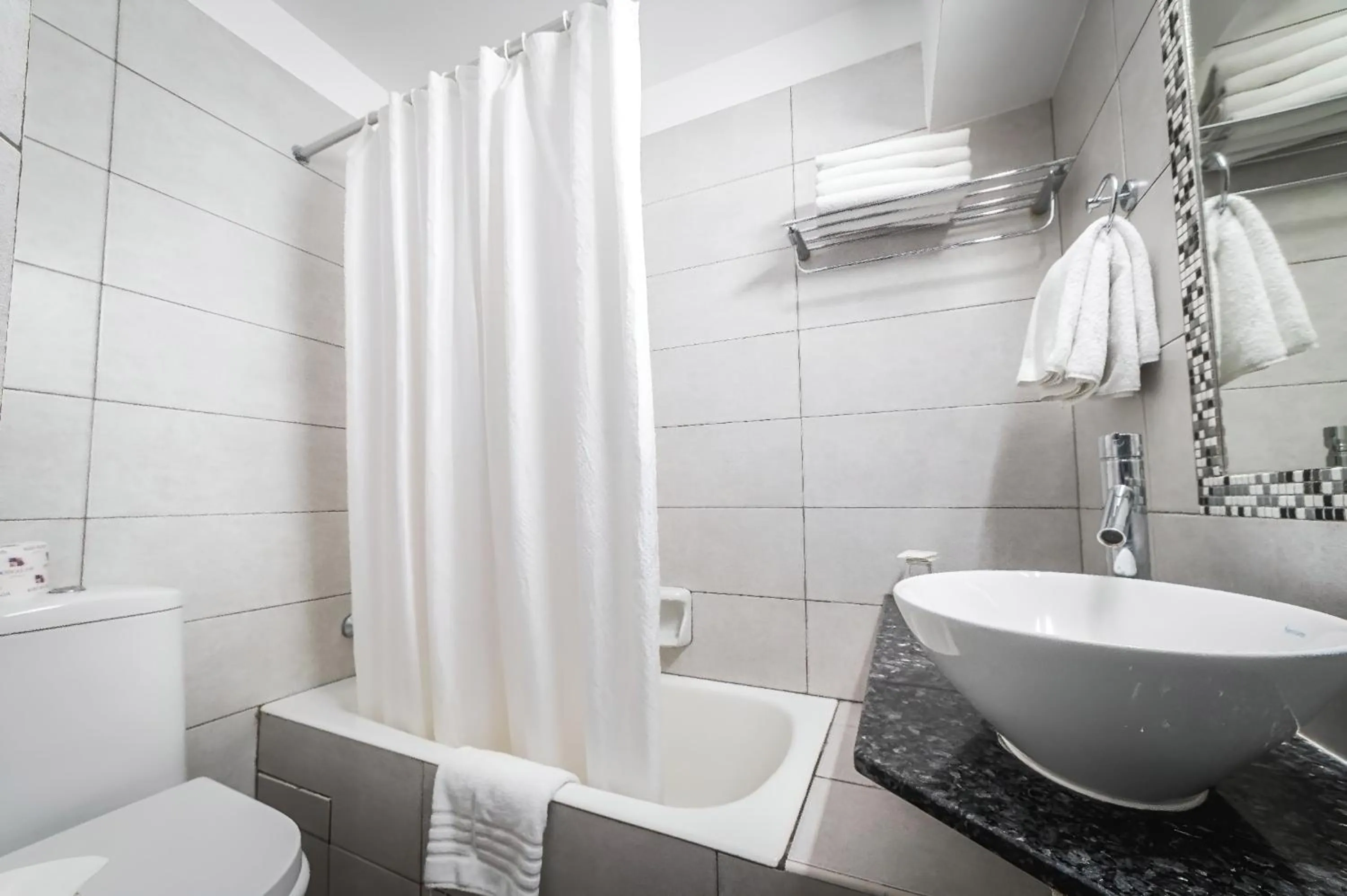 Bathroom in Kefalos Damon Hotel Apartments