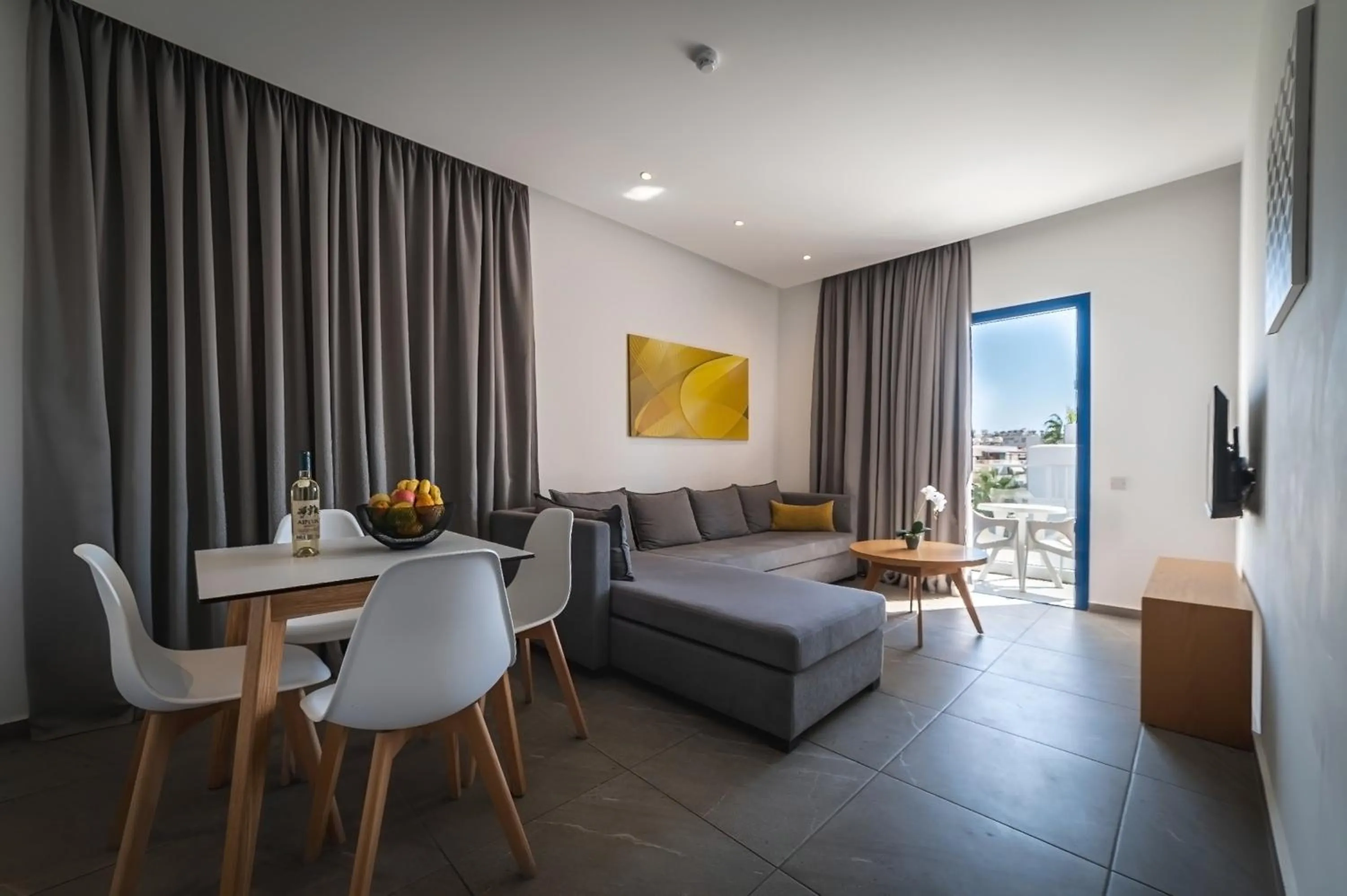 TV and multimedia in Kefalos Damon Hotel Apartments