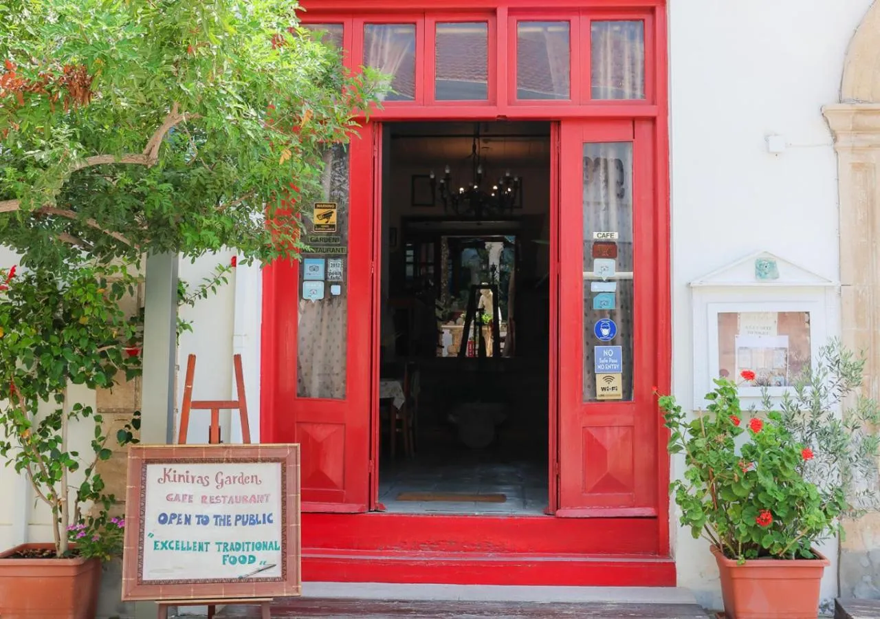 Kiniras Traditional Hotel & Restaurant