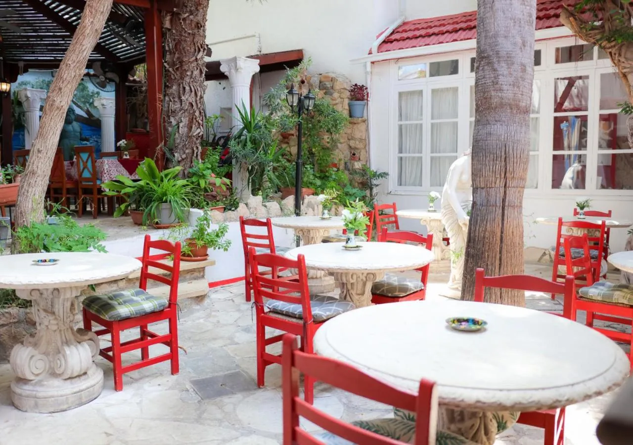 Kiniras Traditional Hotel & Restaurant