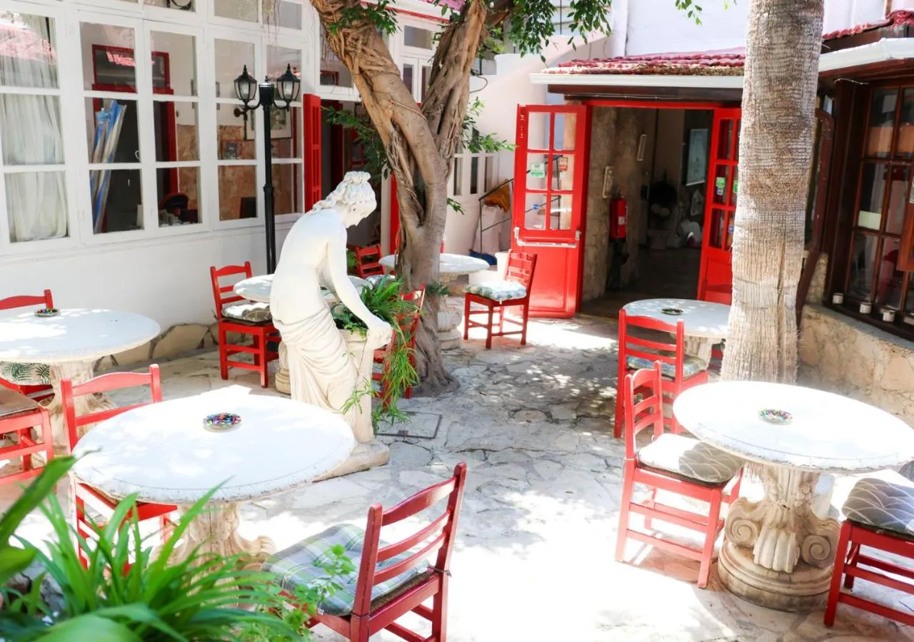 Kiniras Traditional Hotel & Restaurant