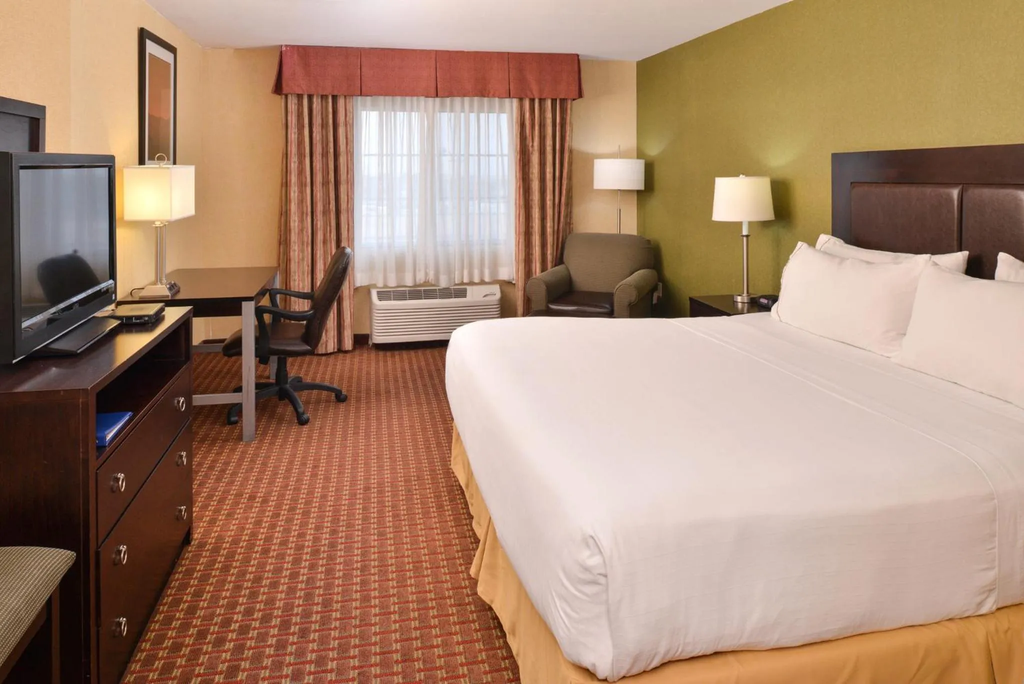 Photo of the whole room, Bed in Holiday Inn Express Hotel & Suites El Centro by IHG