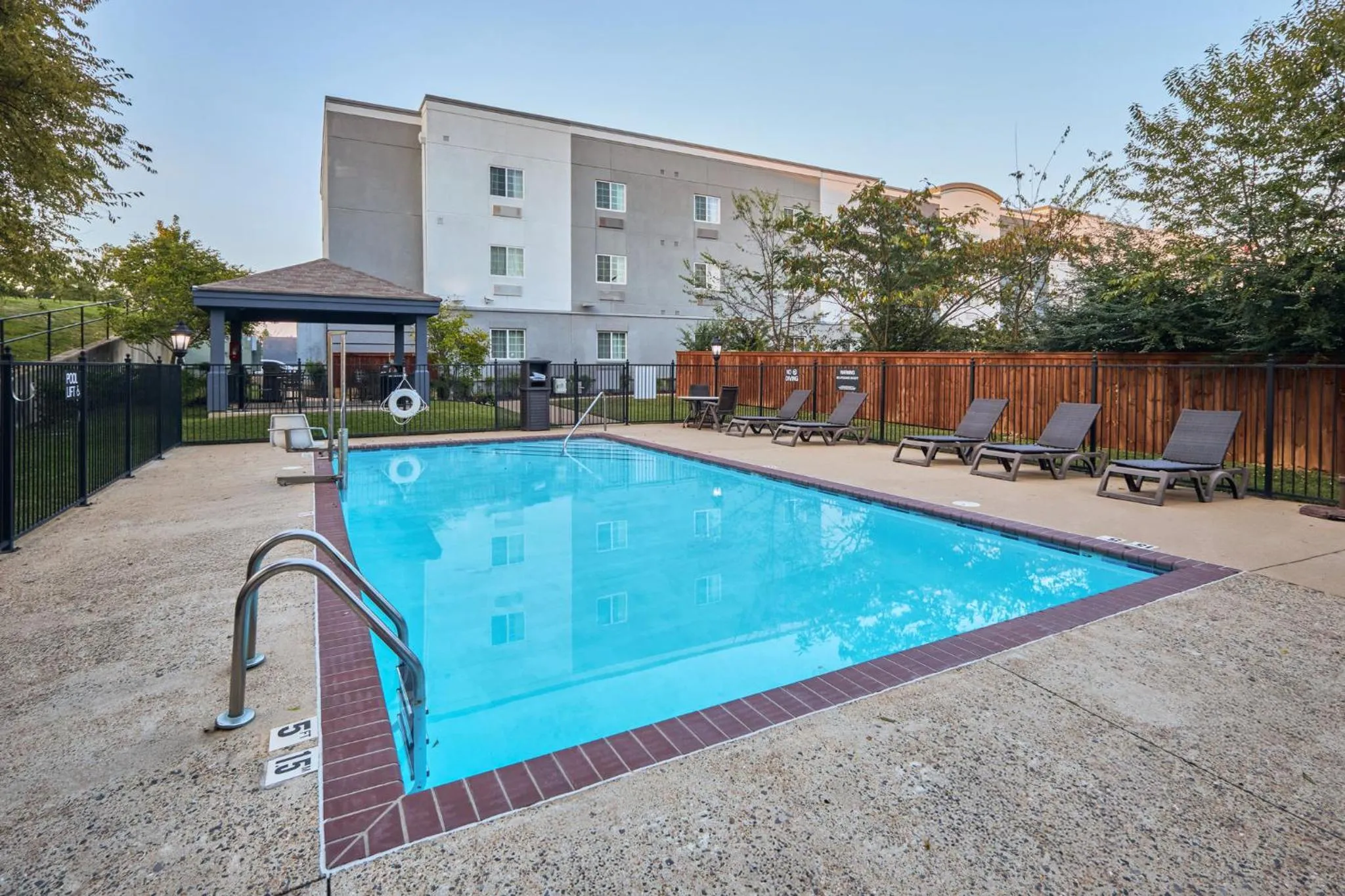 Swimming pool in Candlewood Suites Hot Springs by IHG