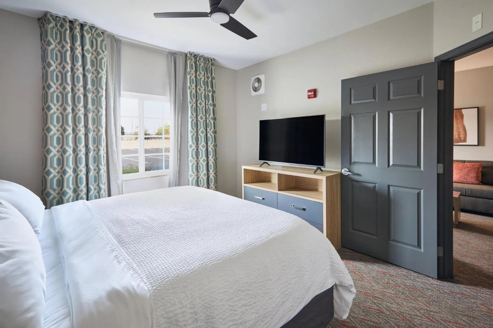 Photo of the whole room, Bed in Candlewood Suites Hot Springs by IHG