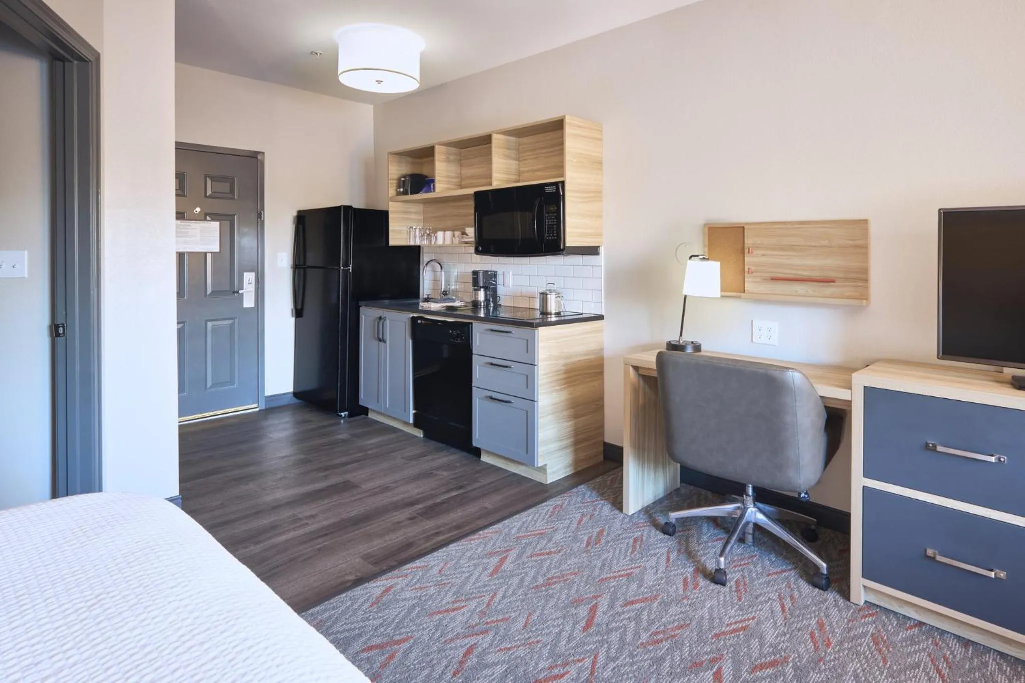 Photo of the whole room, Bed in Candlewood Suites Hot Springs by IHG