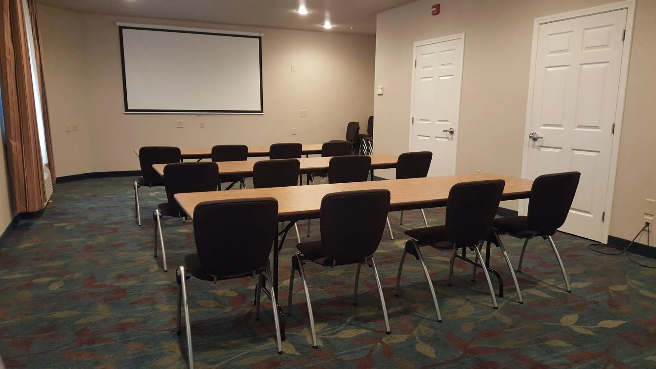Meeting/conference room in Candlewood Suites Hot Springs by IHG