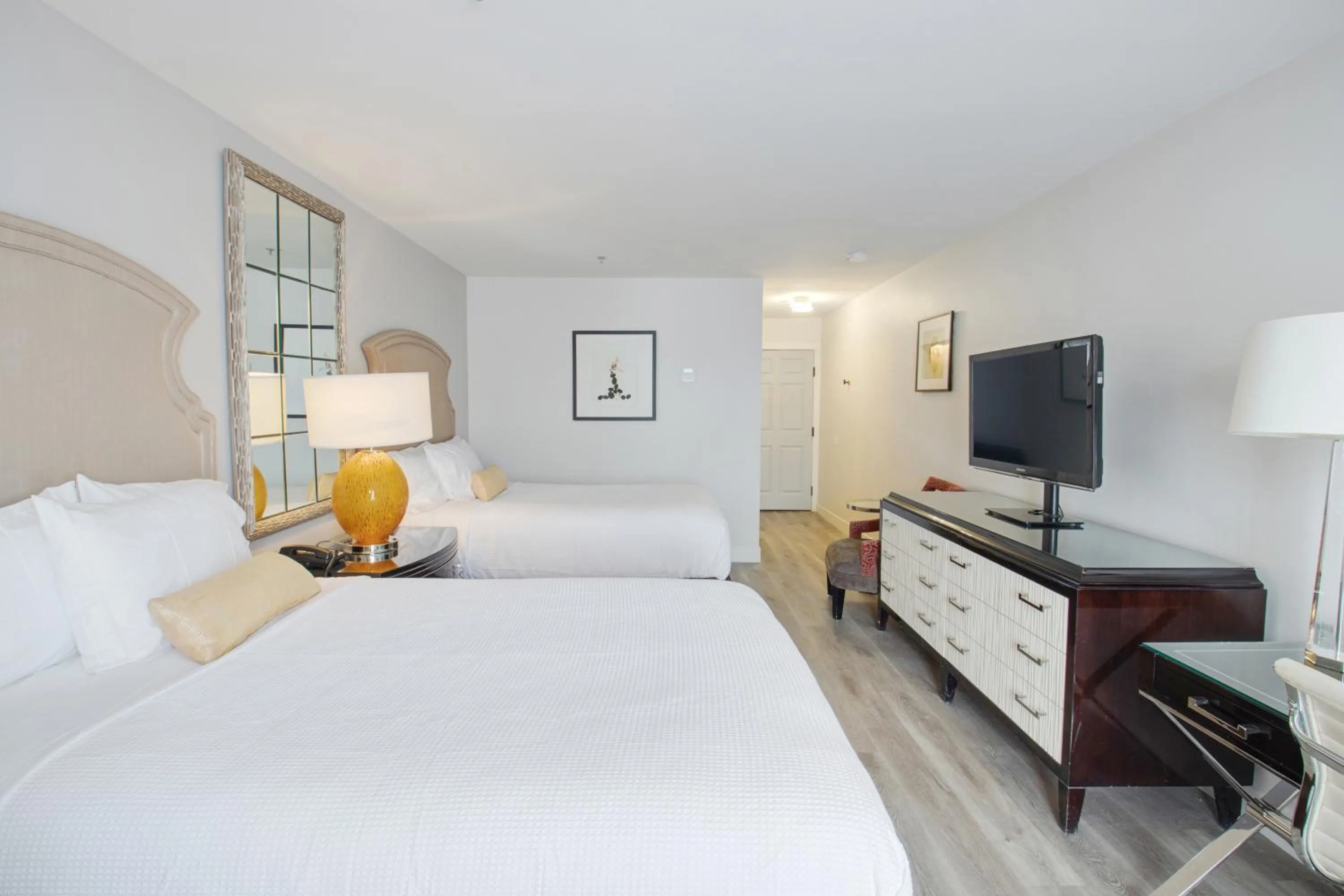 Photo of the whole room, Bed in Elkotel