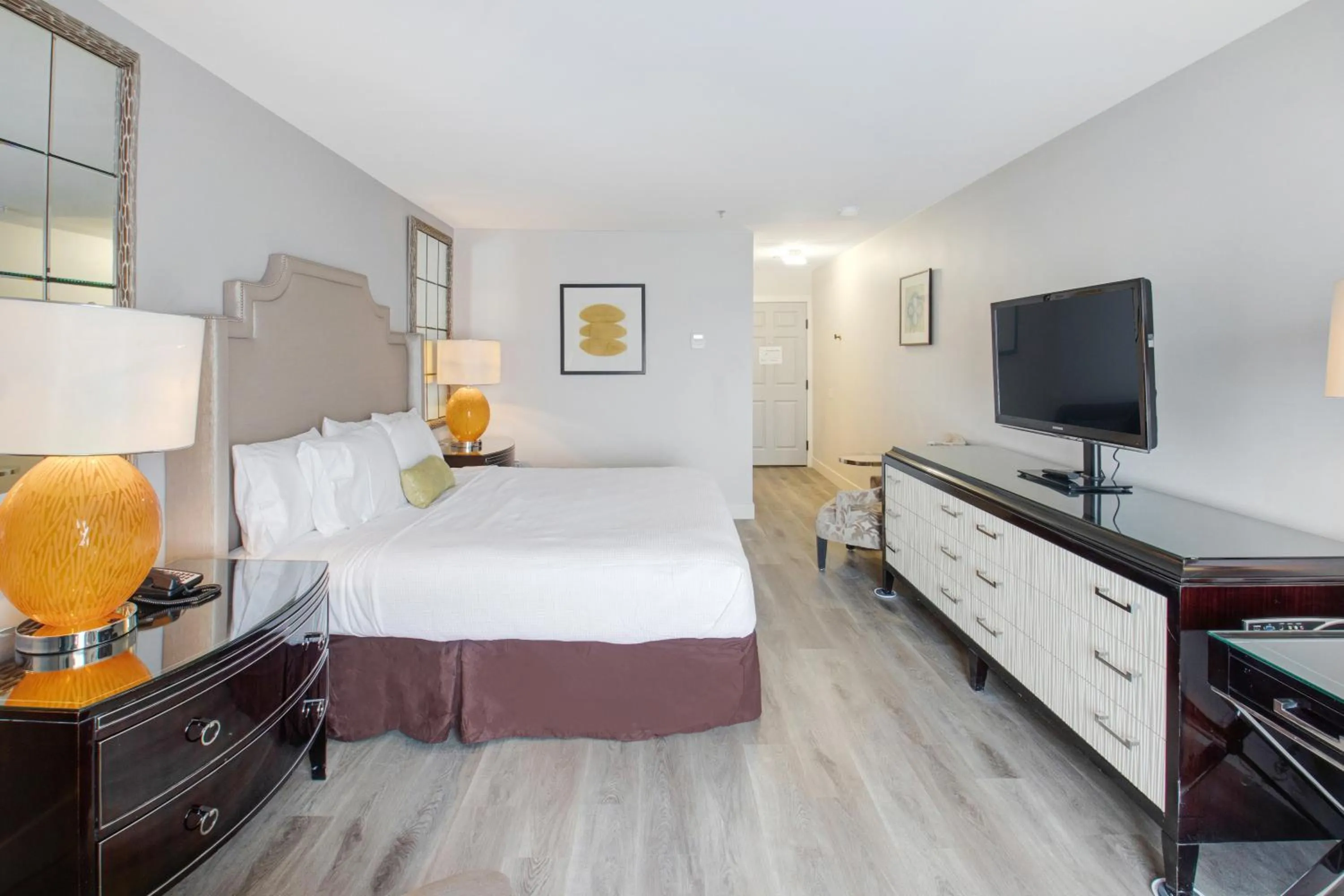 Photo of the whole room, Bed in Elkotel