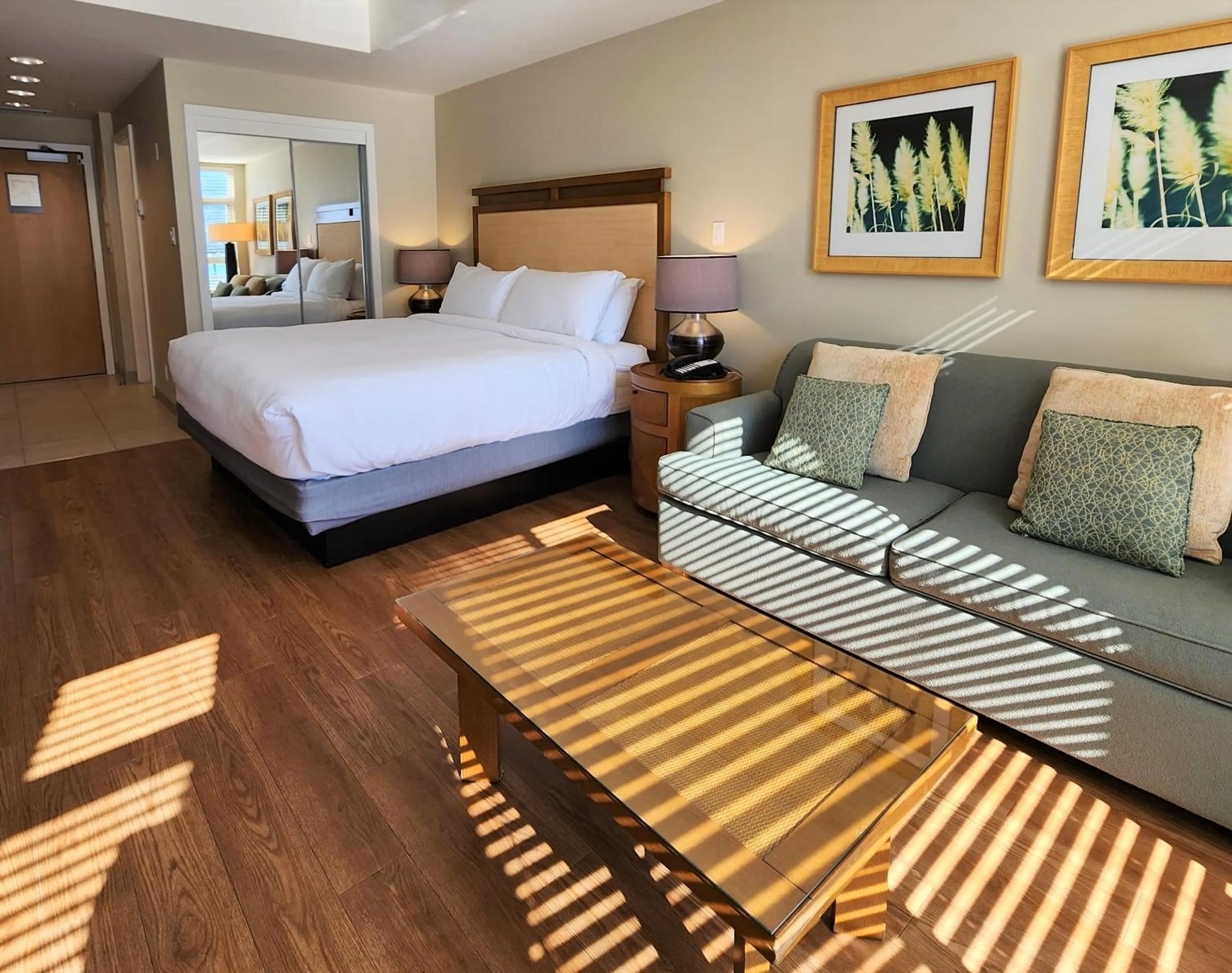 Living room, Bed in Watermark Beach Resort